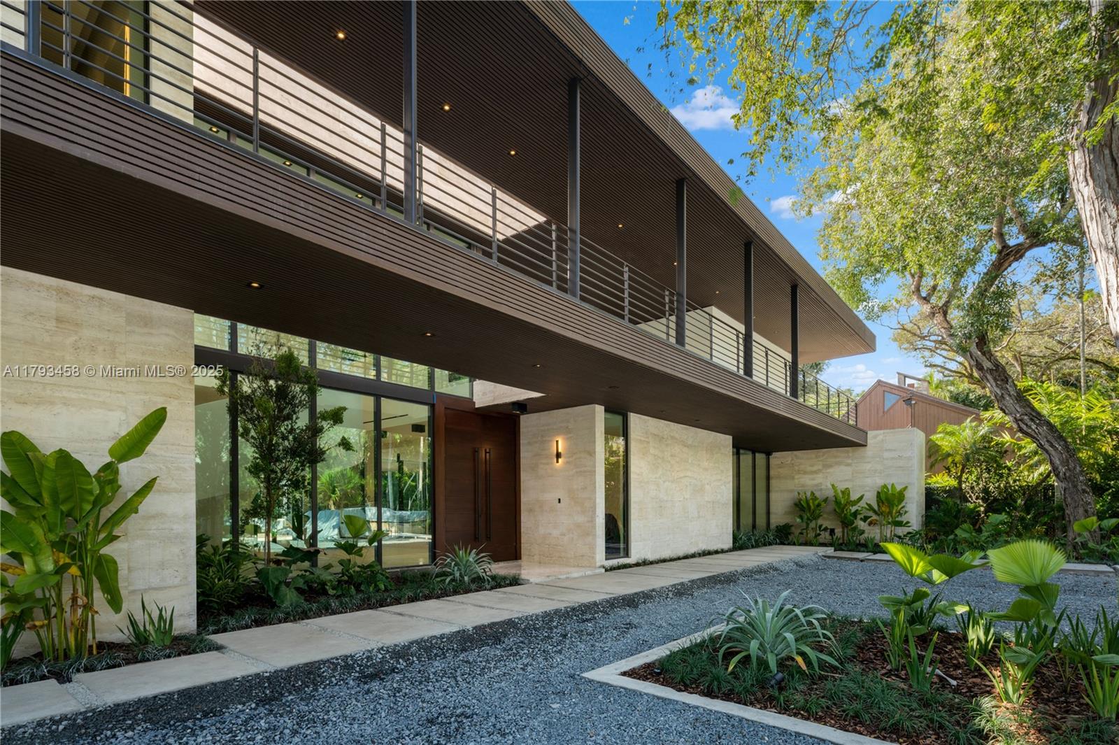 4040 Kiaora St Miami, FL 33133