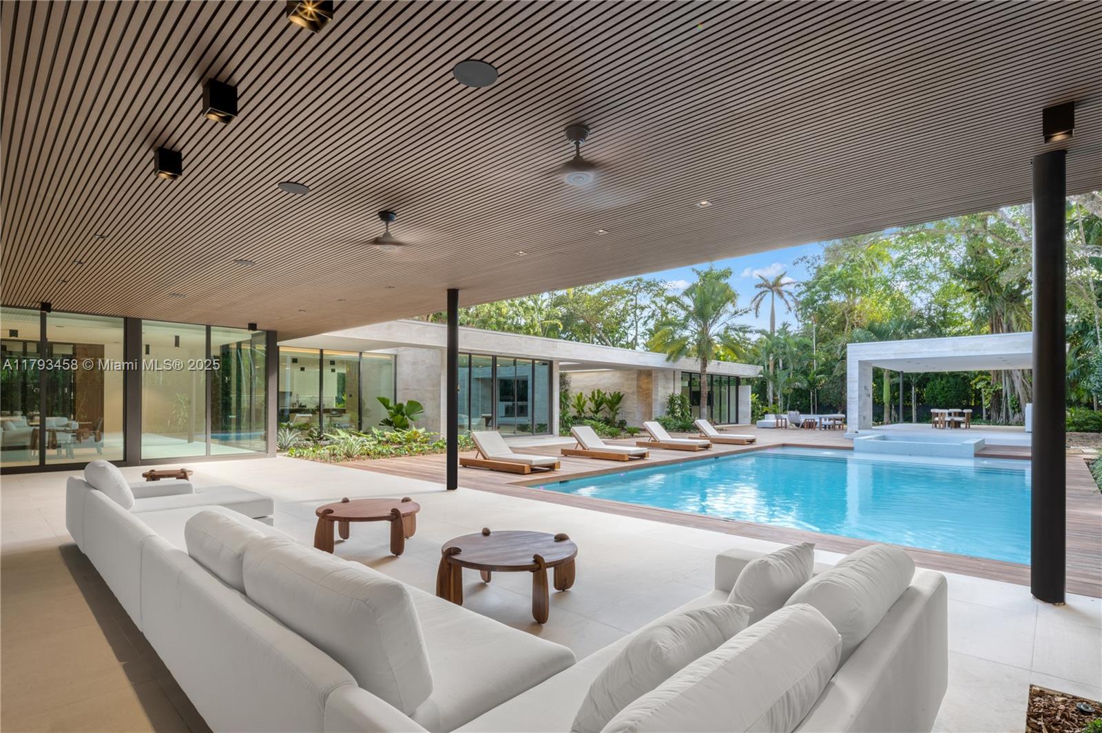 4040 Kiaora St Miami, FL 33133