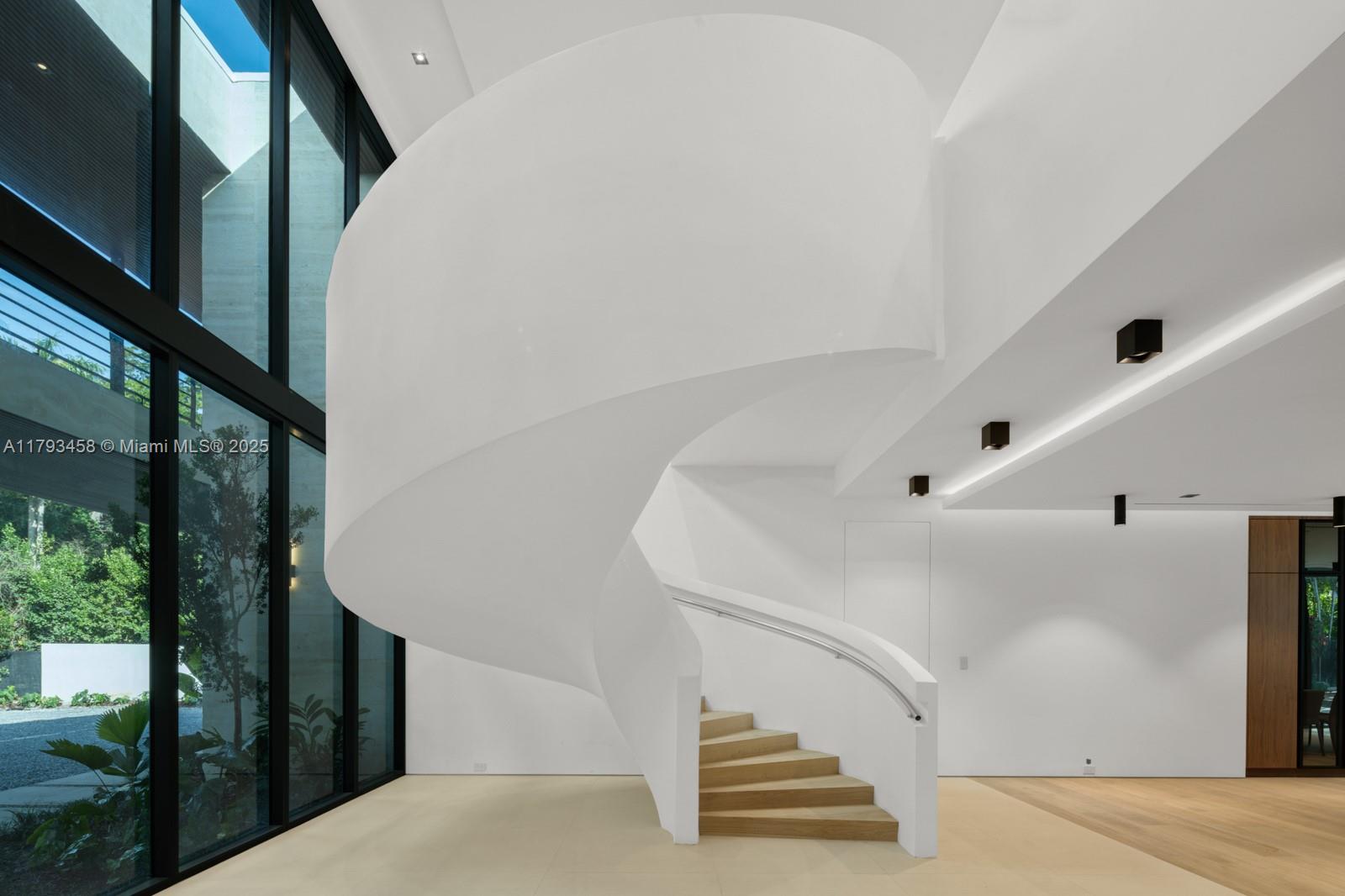 4040 Kiaora St Miami, FL 33133