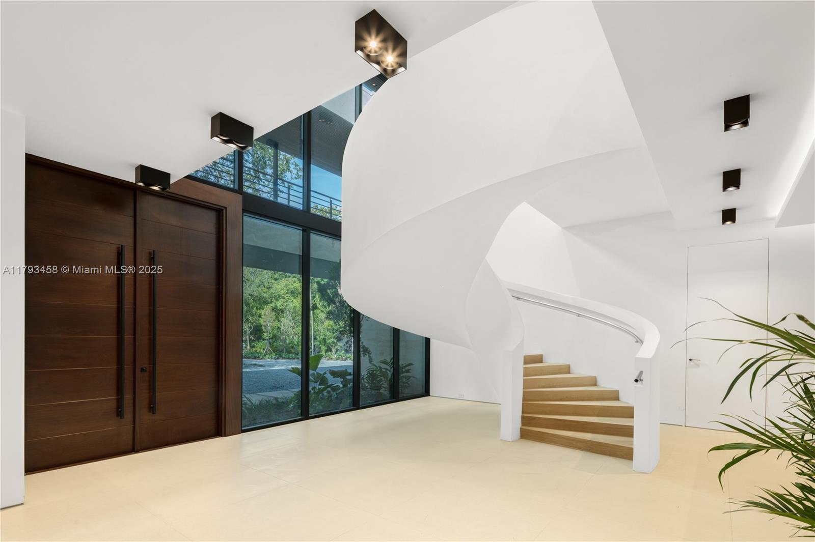 4040 Kiaora St Miami, FL 33133