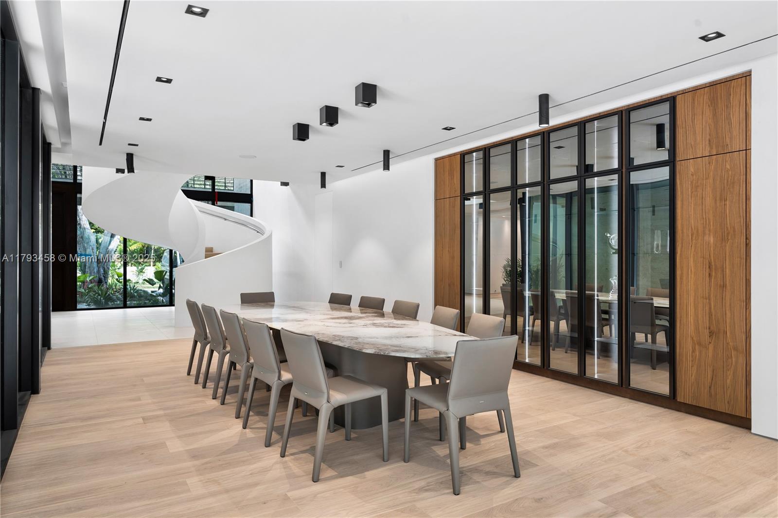 4040 Kiaora St Miami, FL 33133