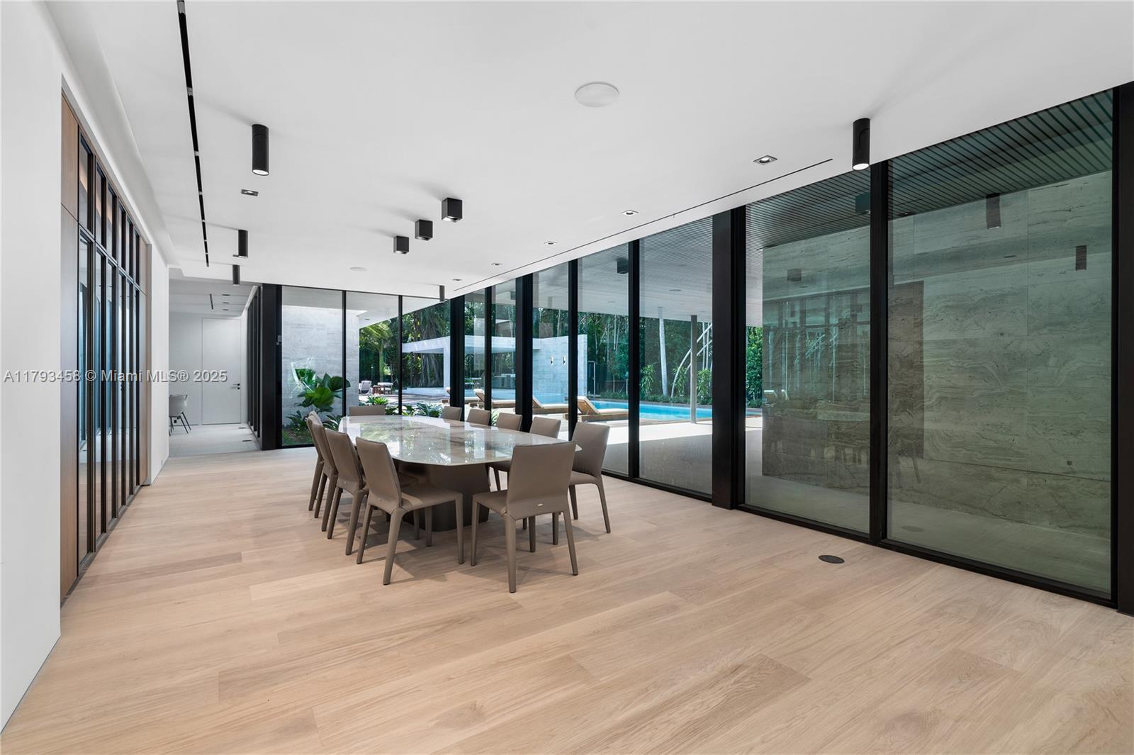 4040 Kiaora St Miami, FL 33133