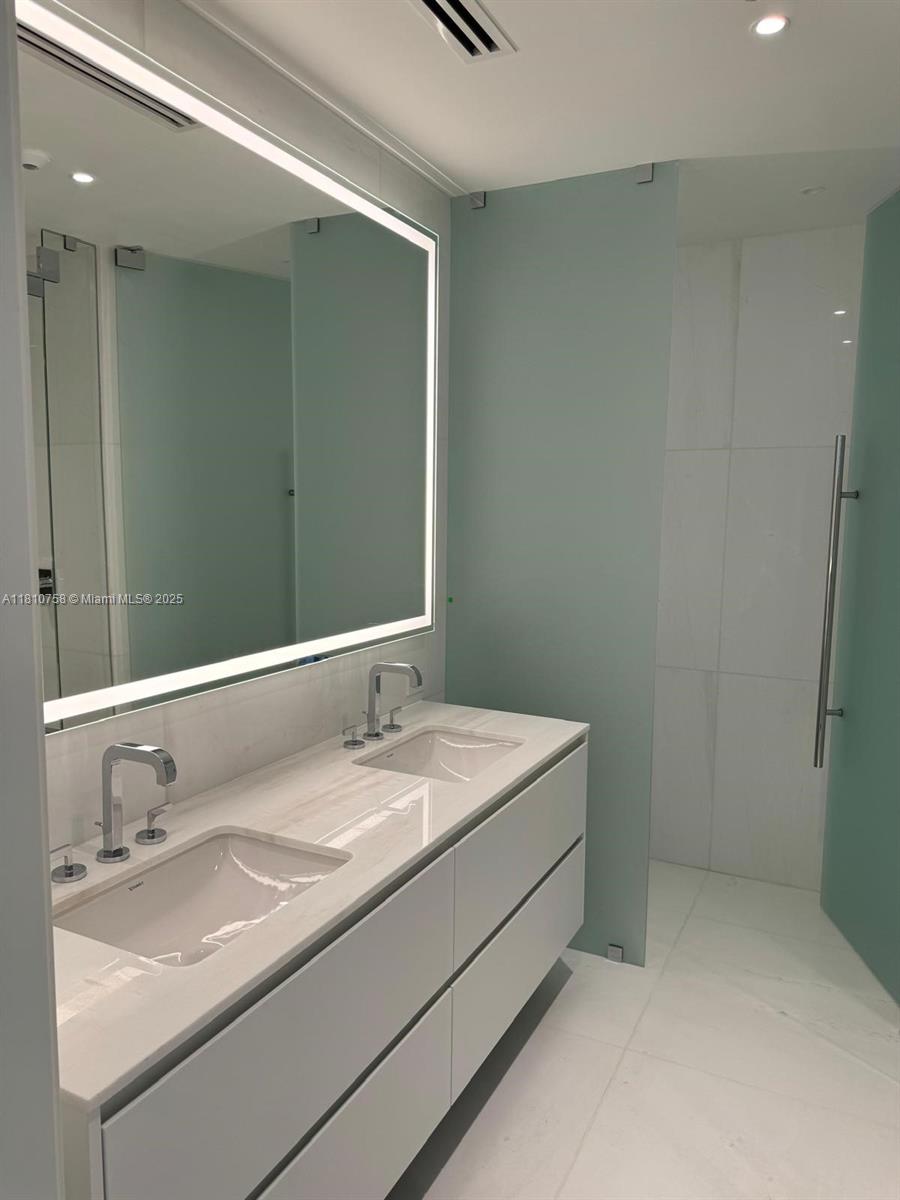 image Aston Martin Residences15