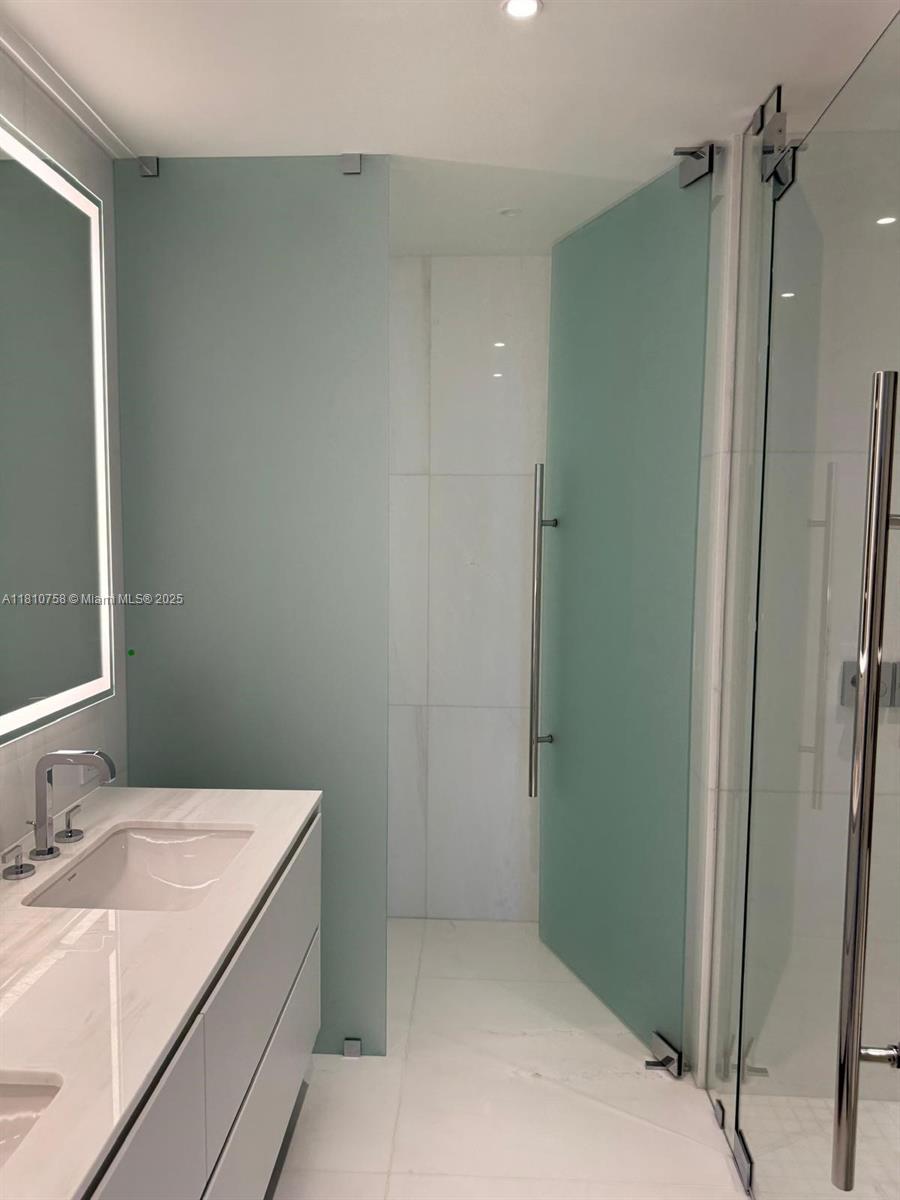 image Aston Martin Residences16