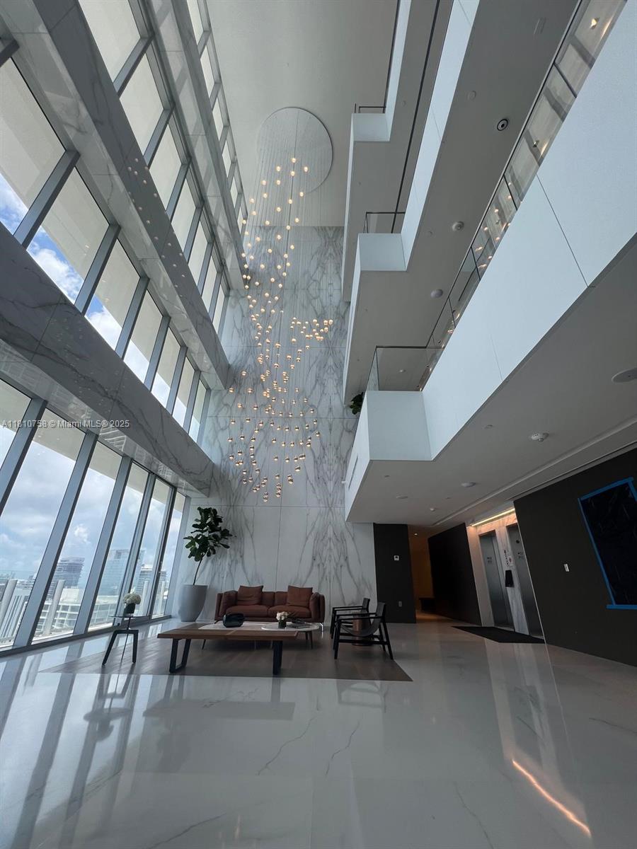 image Aston Martin Residences32