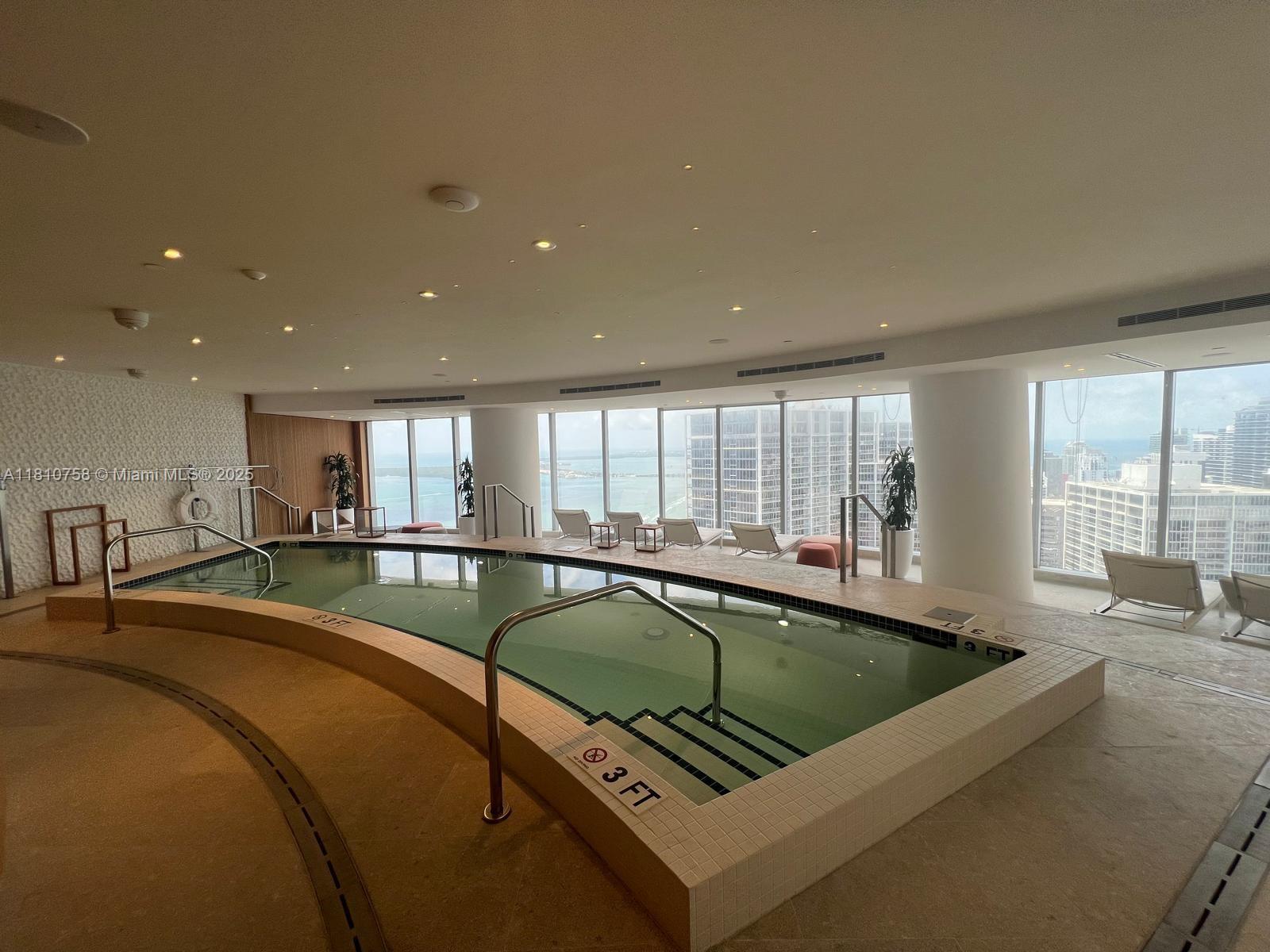 image Aston Martin Residences33