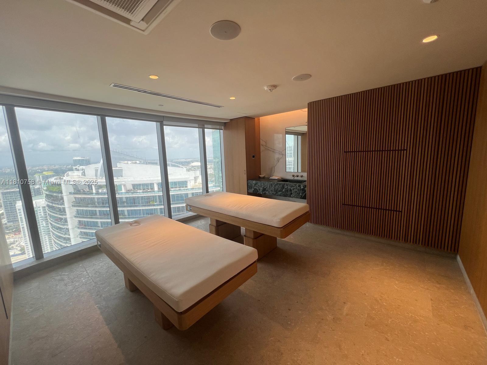 image Aston Martin Residences35
