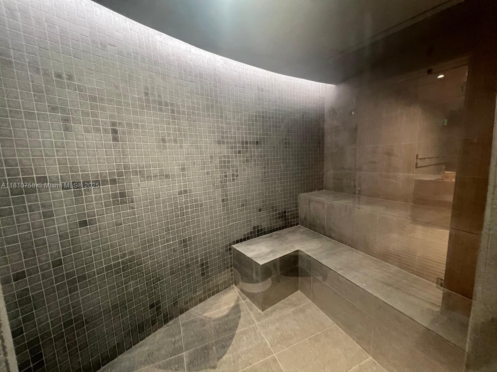 image Aston Martin Residences37