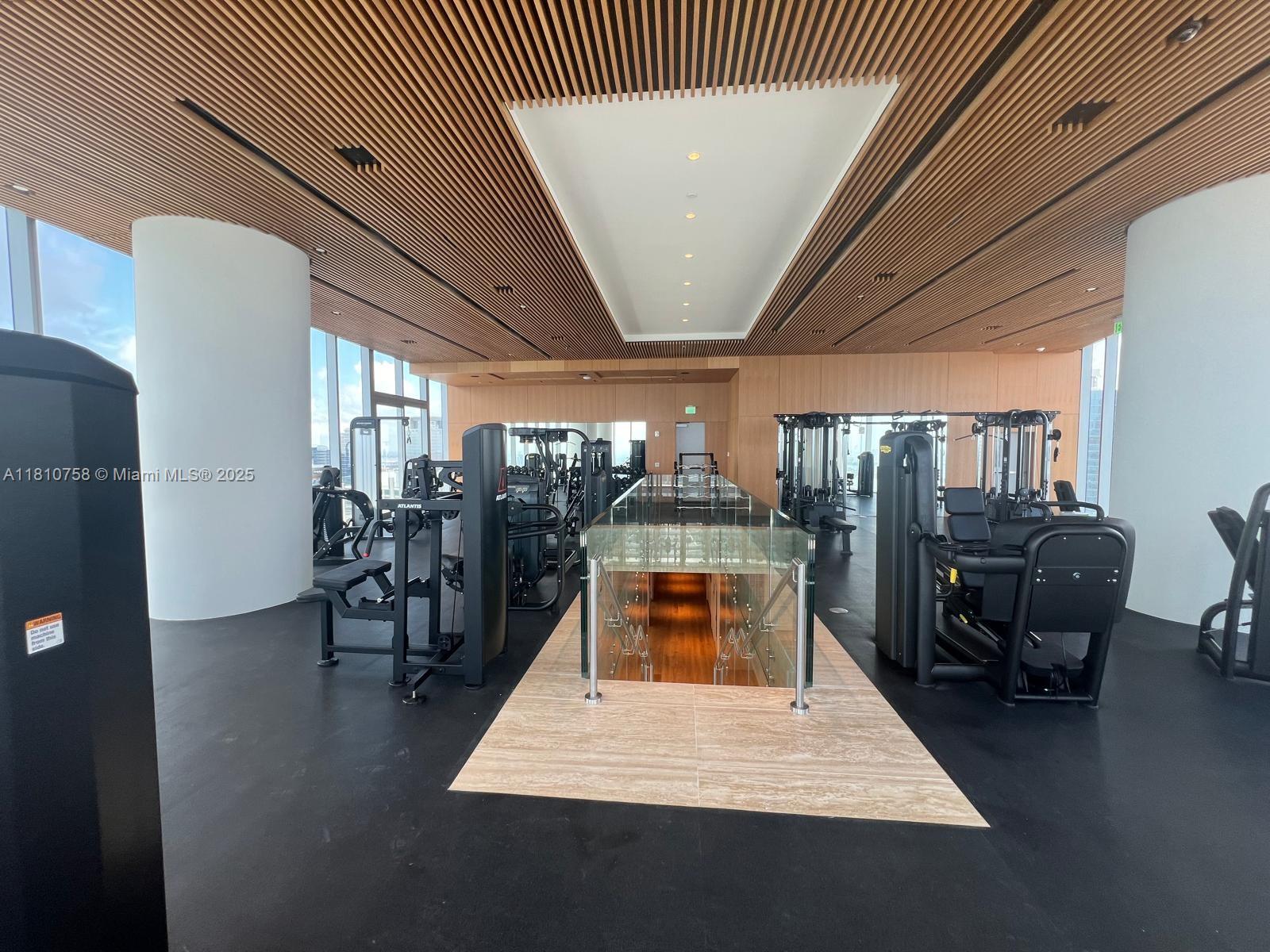 image Aston Martin Residences38