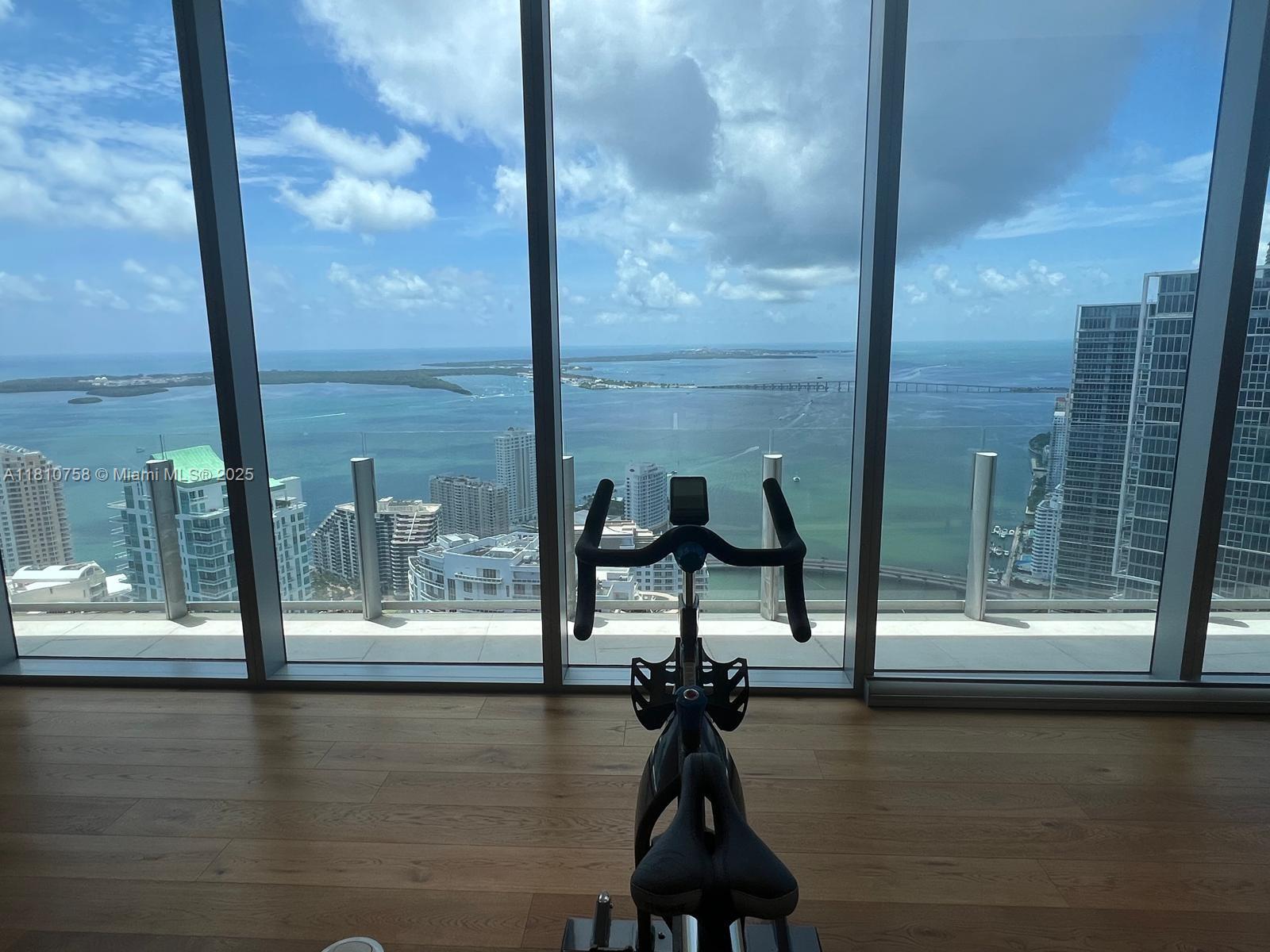 image Aston Martin Residences40