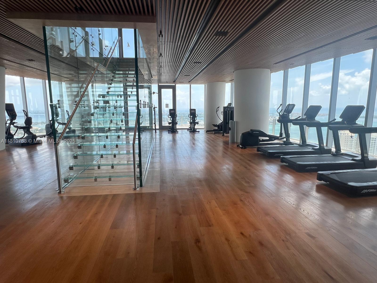 image Aston Martin Residences41