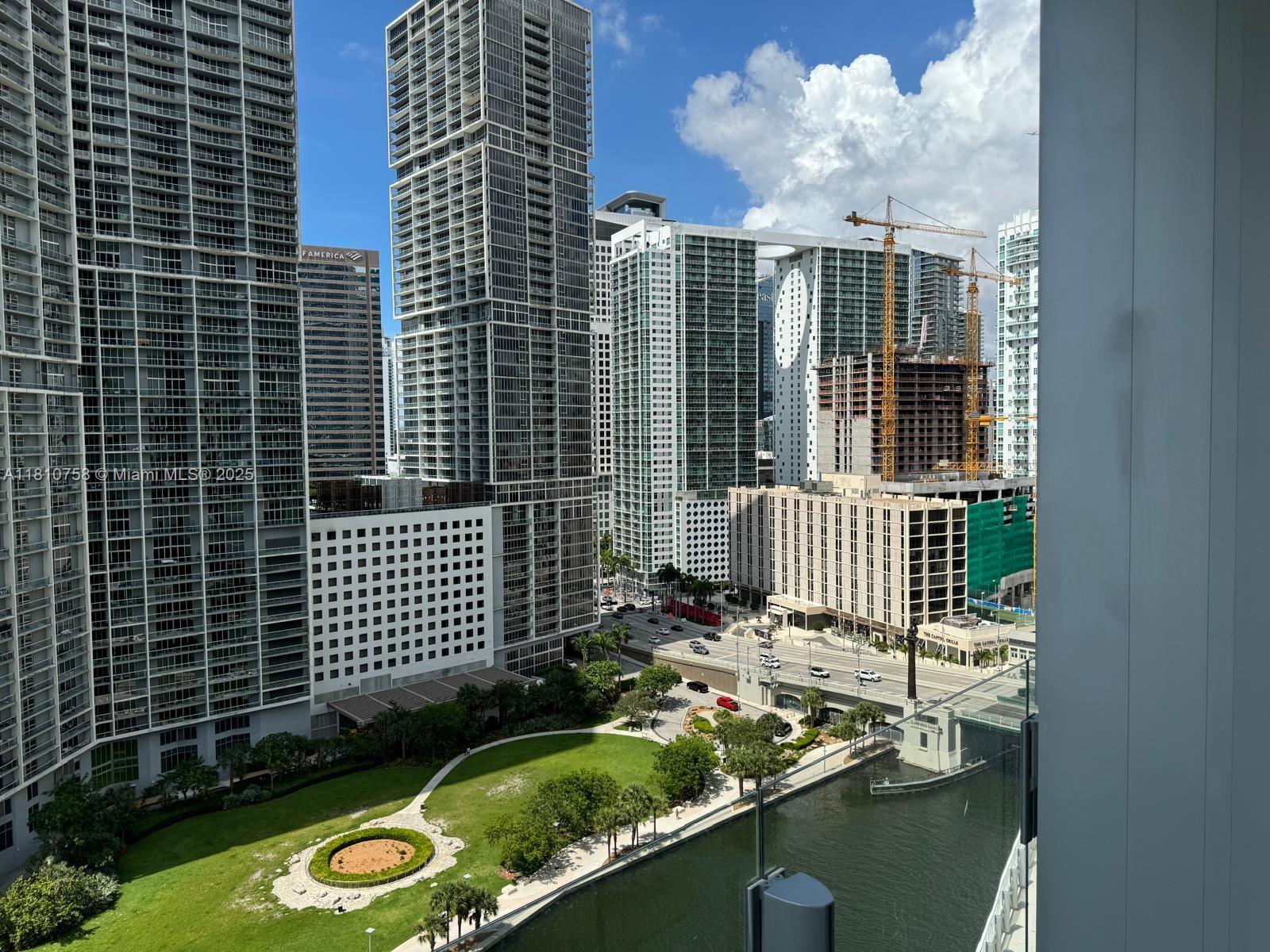 image Aston Martin Residences6