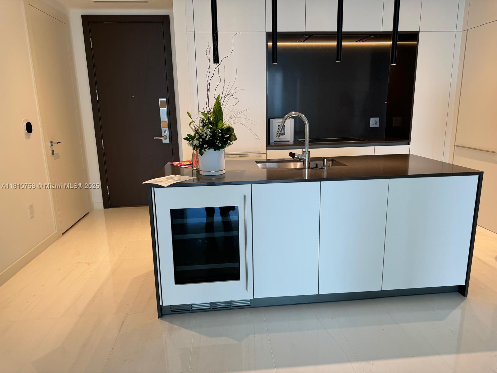 image Aston Martin Residences8