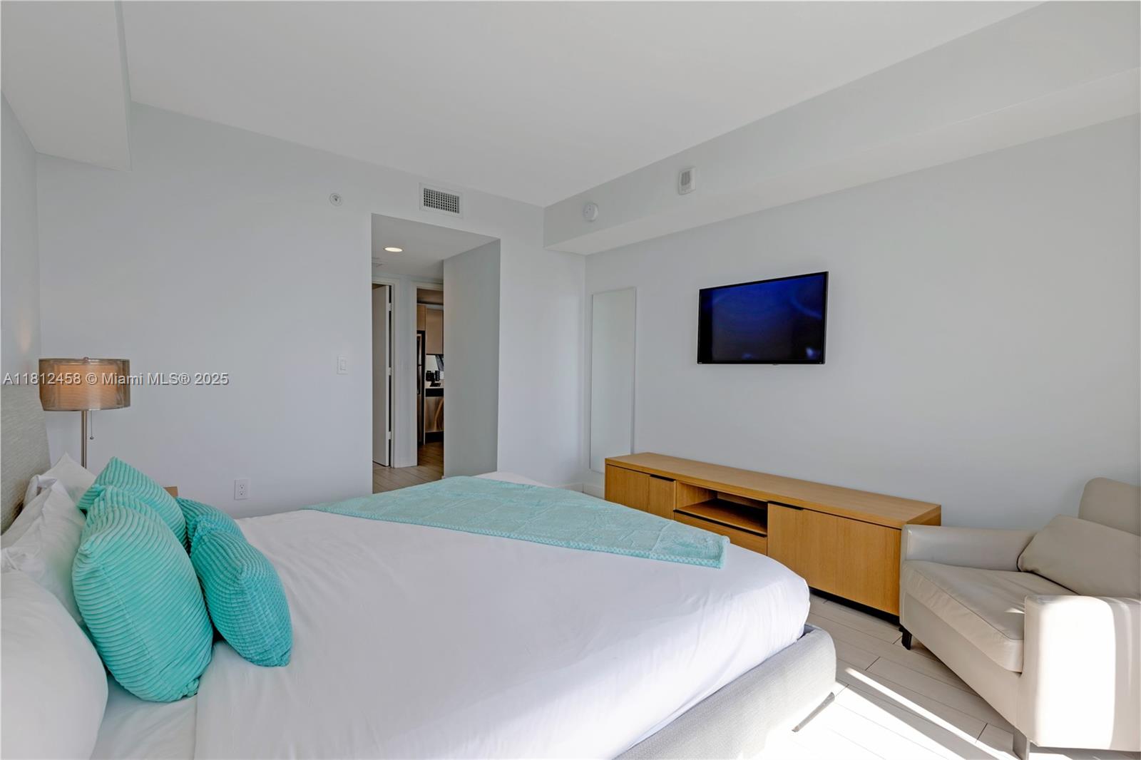 image Beachwalk Condominium12