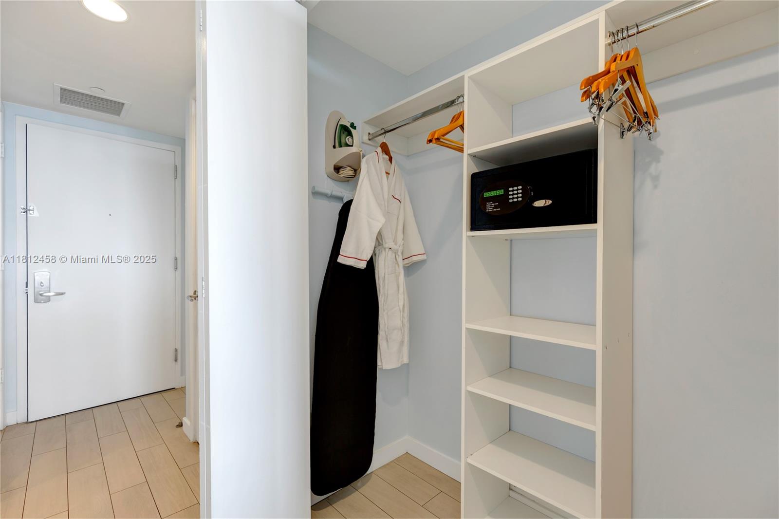image Beachwalk Condominium21