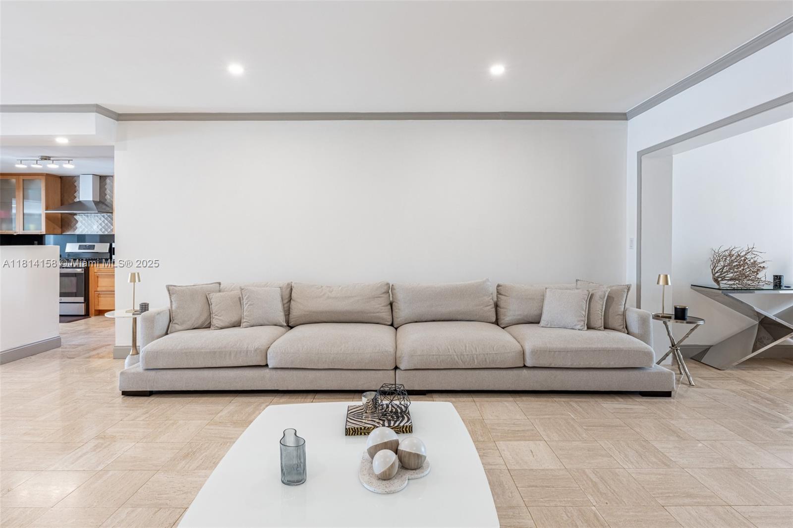 1430 Stillwater Dr #1430 Miami Beach, FL 33141