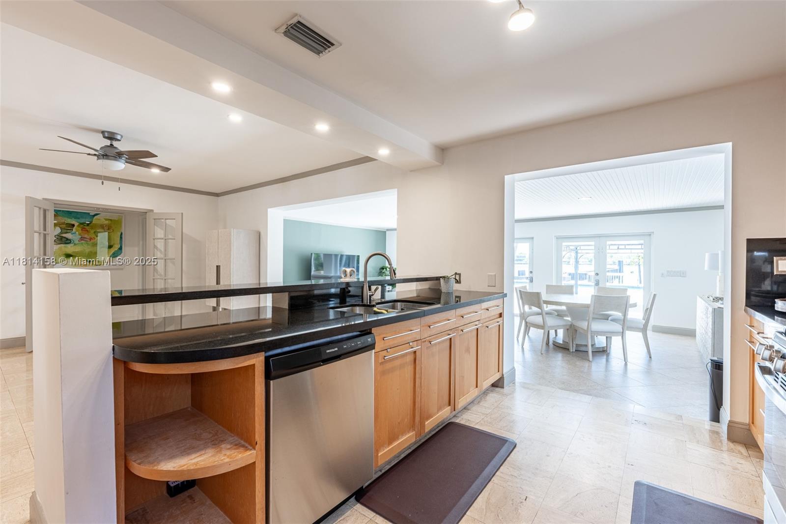 1430 Stillwater Dr #1430 Miami Beach, FL 33141