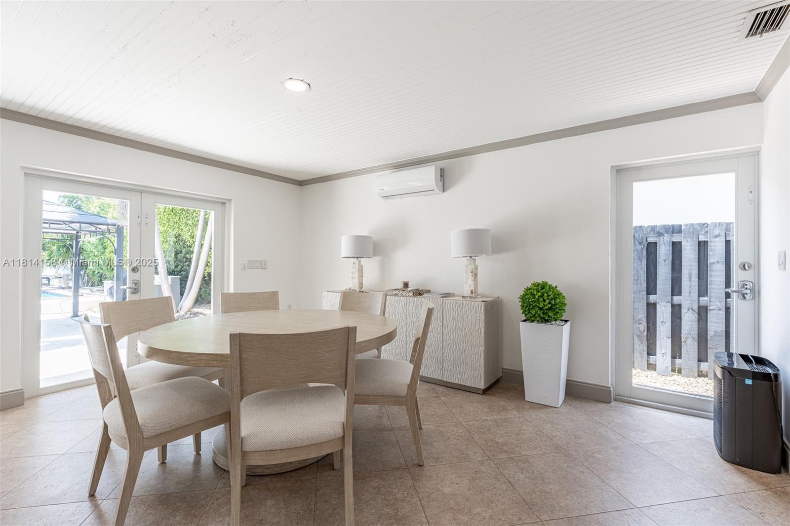 1430 Stillwater Dr #1430 Miami Beach, FL 33141