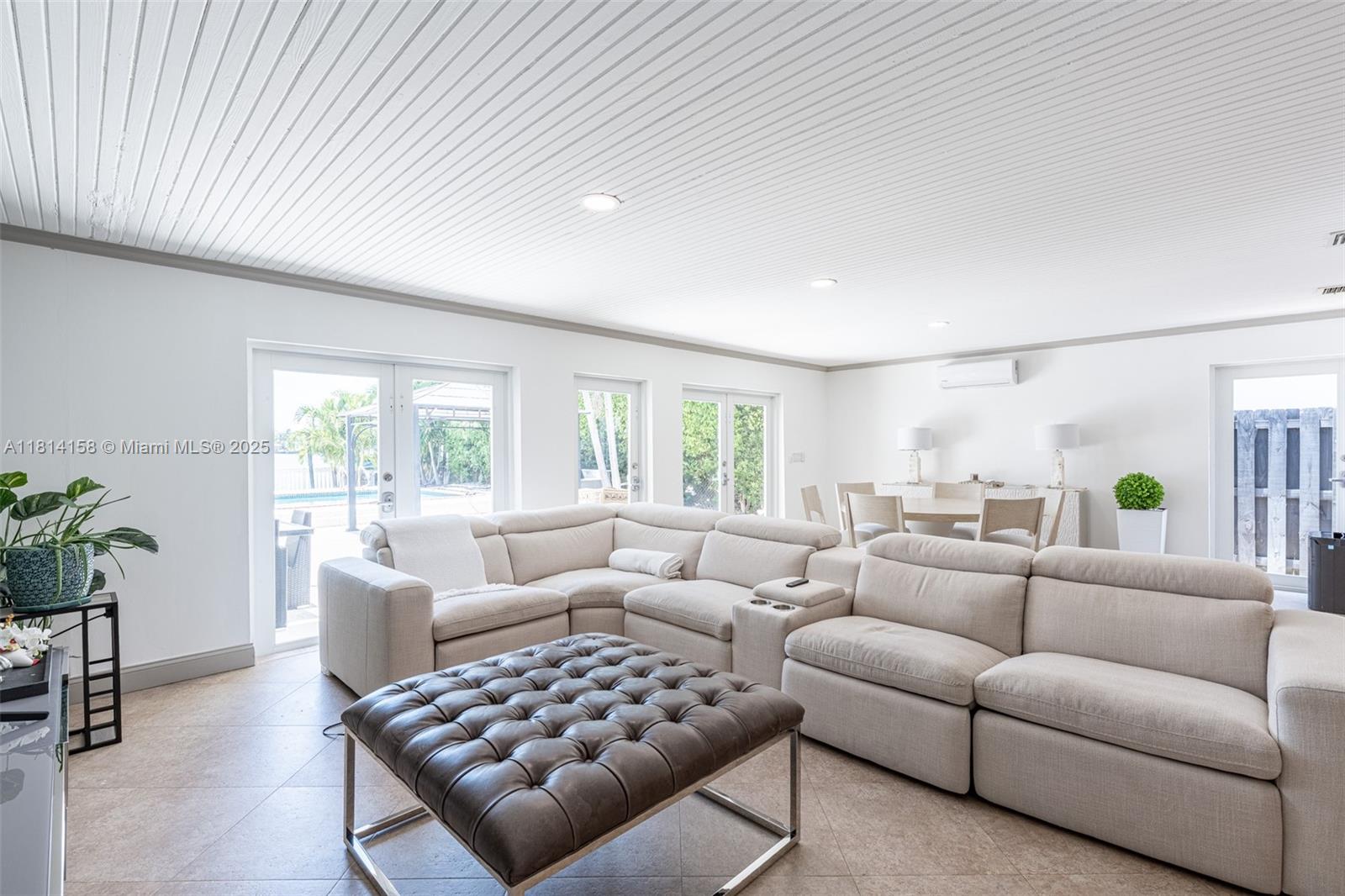 1430 Stillwater Dr #1430 Miami Beach, FL 33141