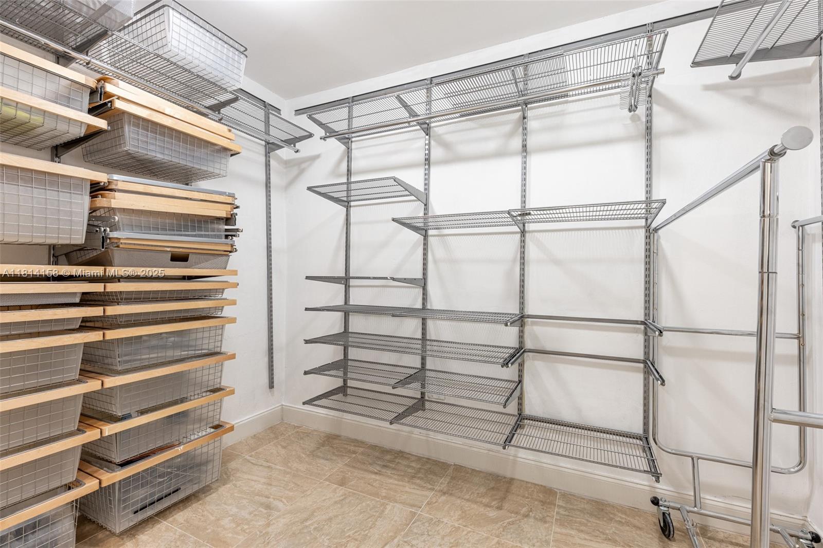 1430 Stillwater Dr #1430 Miami Beach, FL 33141