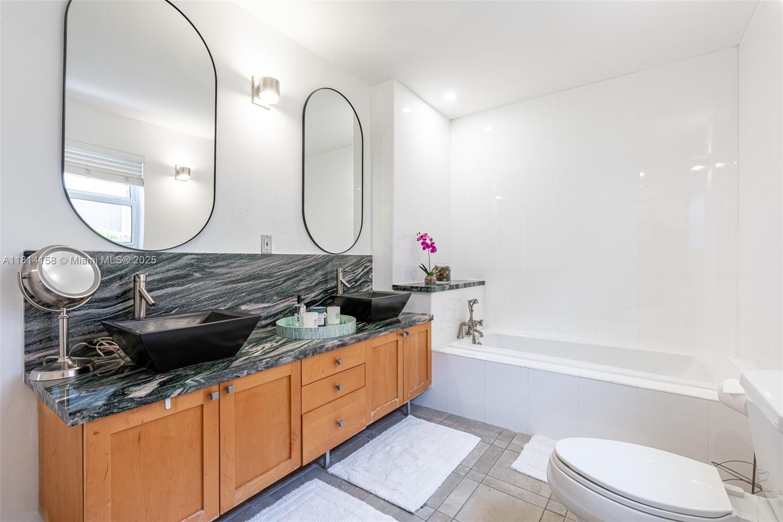 1430 Stillwater Dr #1430 Miami Beach, FL 33141