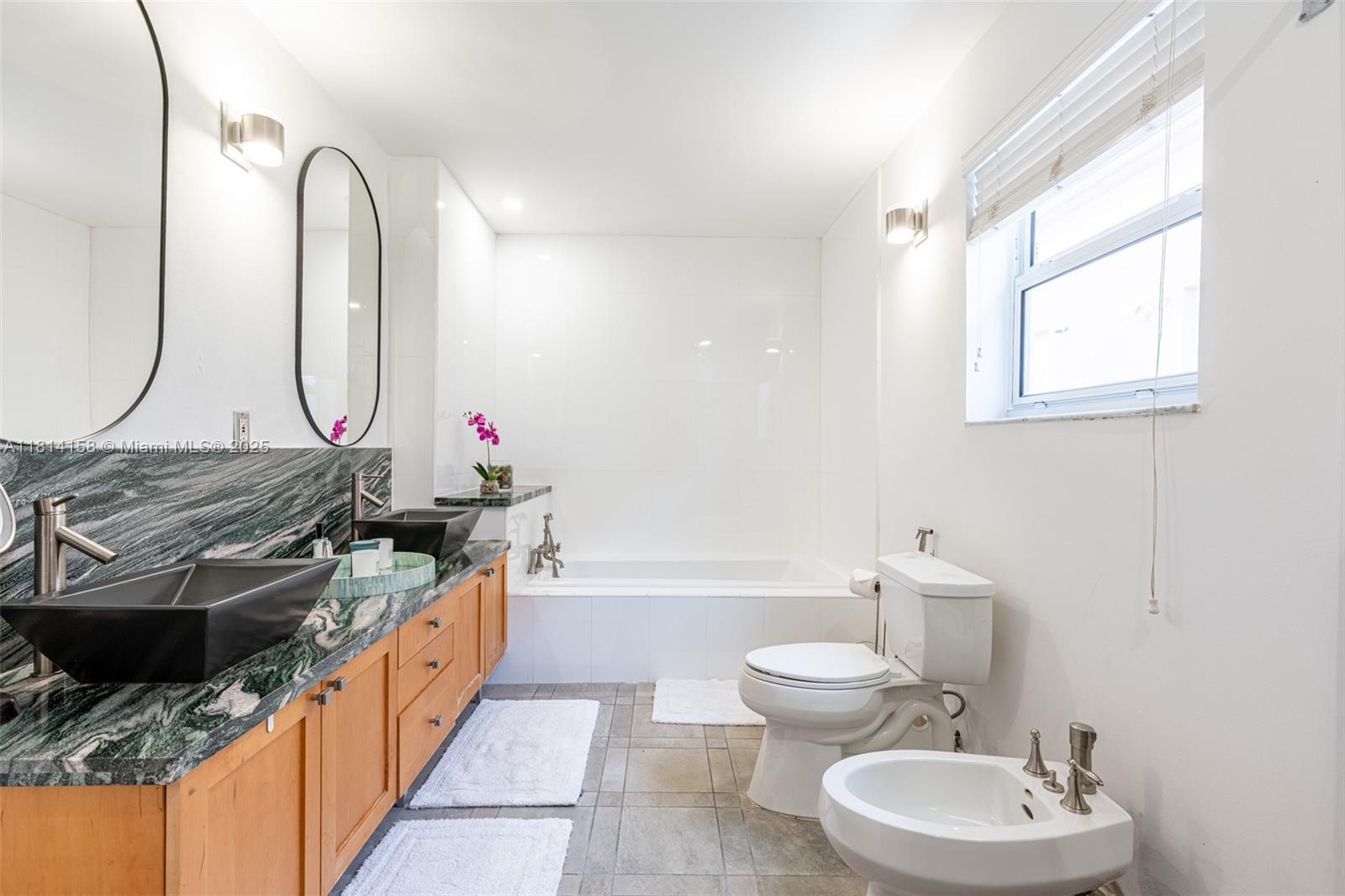 1430 Stillwater Dr #1430 Miami Beach, FL 33141