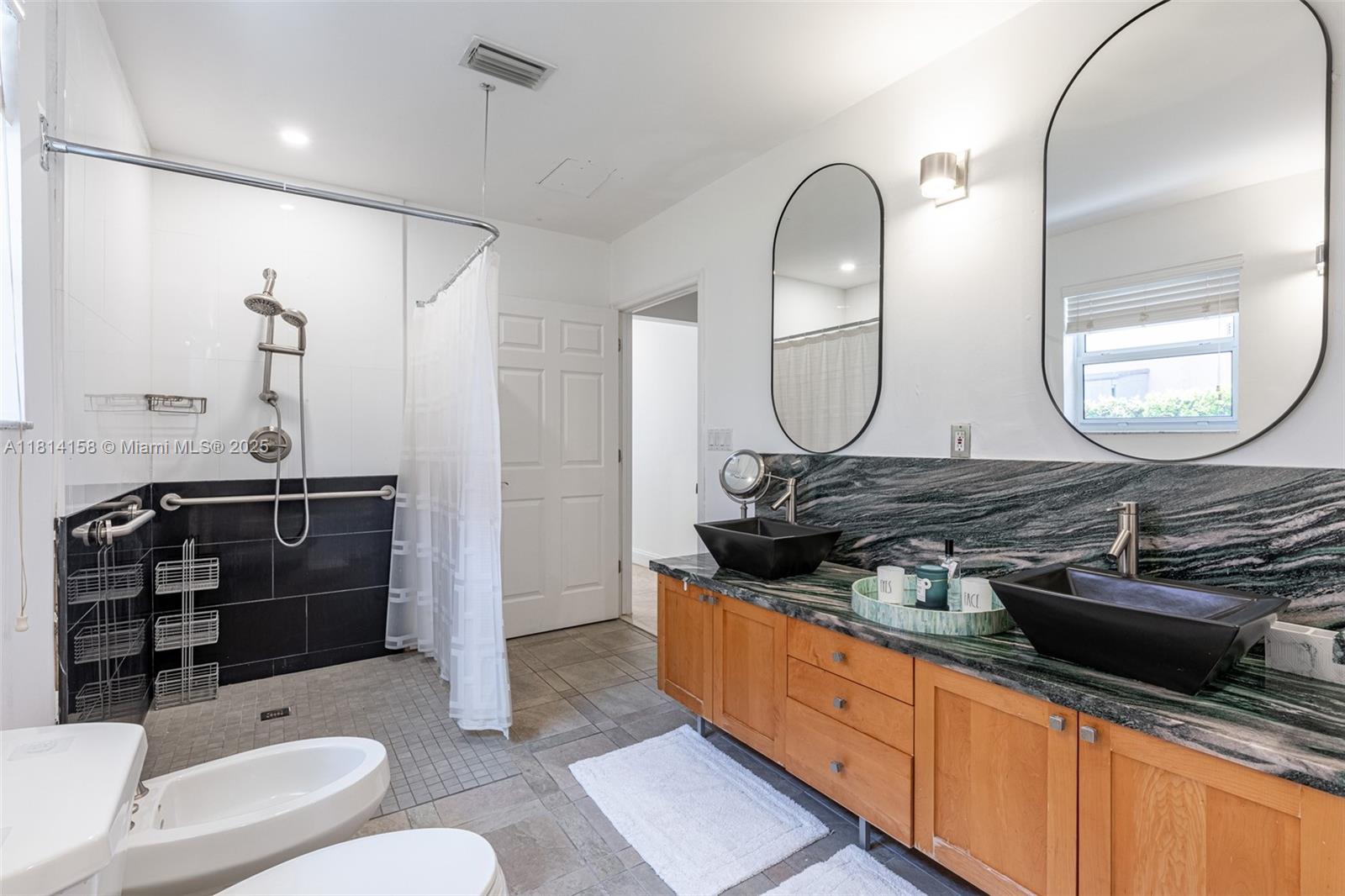 1430 Stillwater Dr #1430 Miami Beach, FL 33141