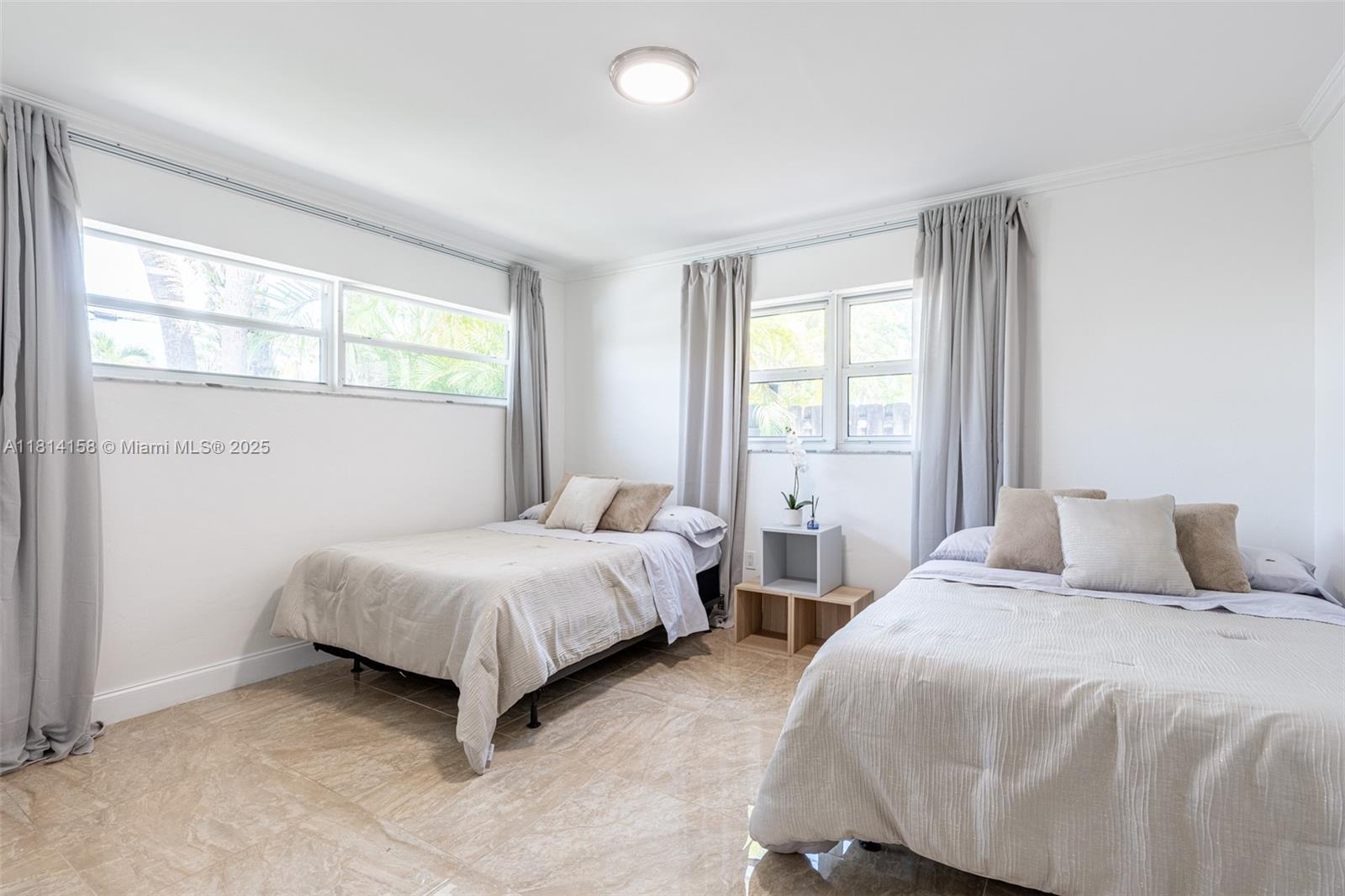 1430 Stillwater Dr #1430 Miami Beach, FL 33141