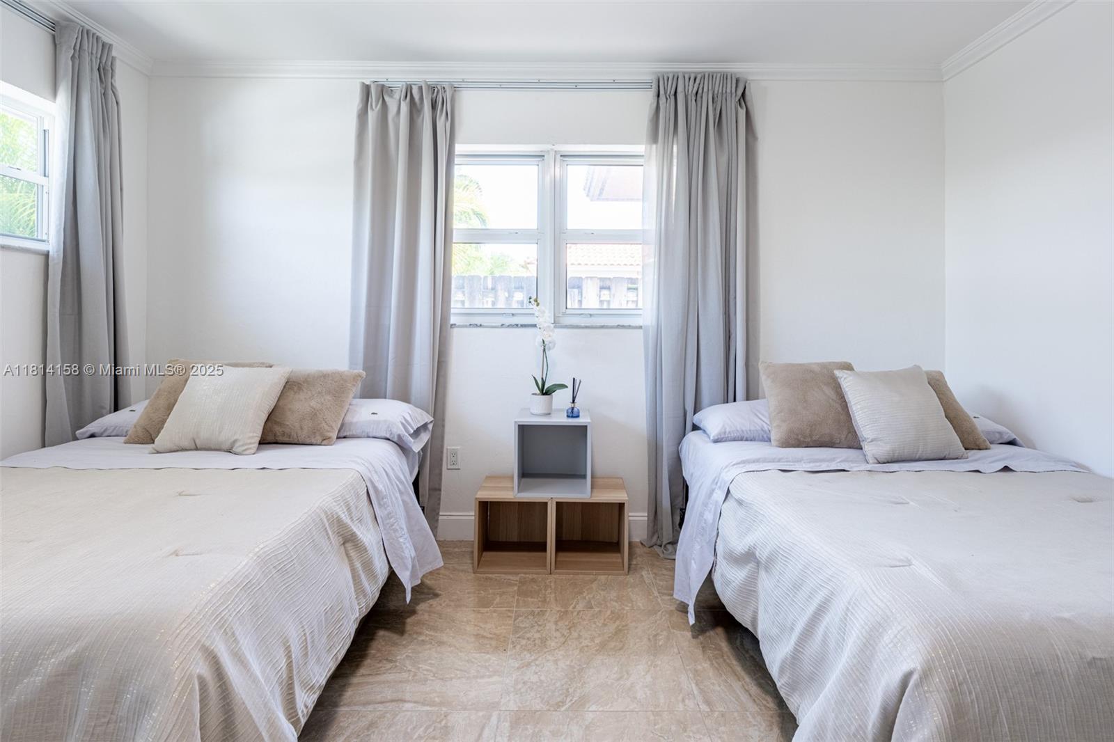 1430 Stillwater Dr #1430 Miami Beach, FL 33141