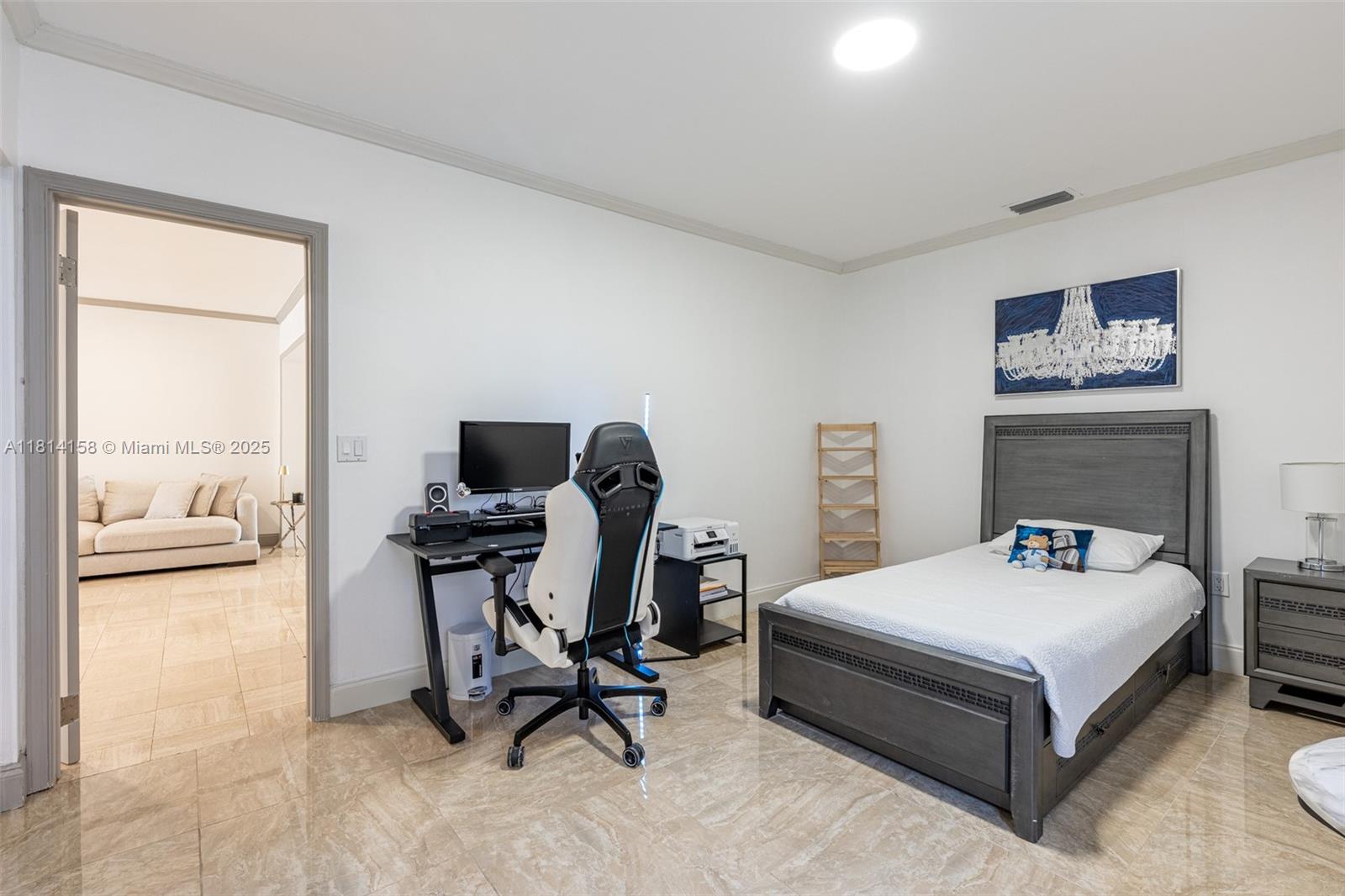 1430 Stillwater Dr #1430 Miami Beach, FL 33141