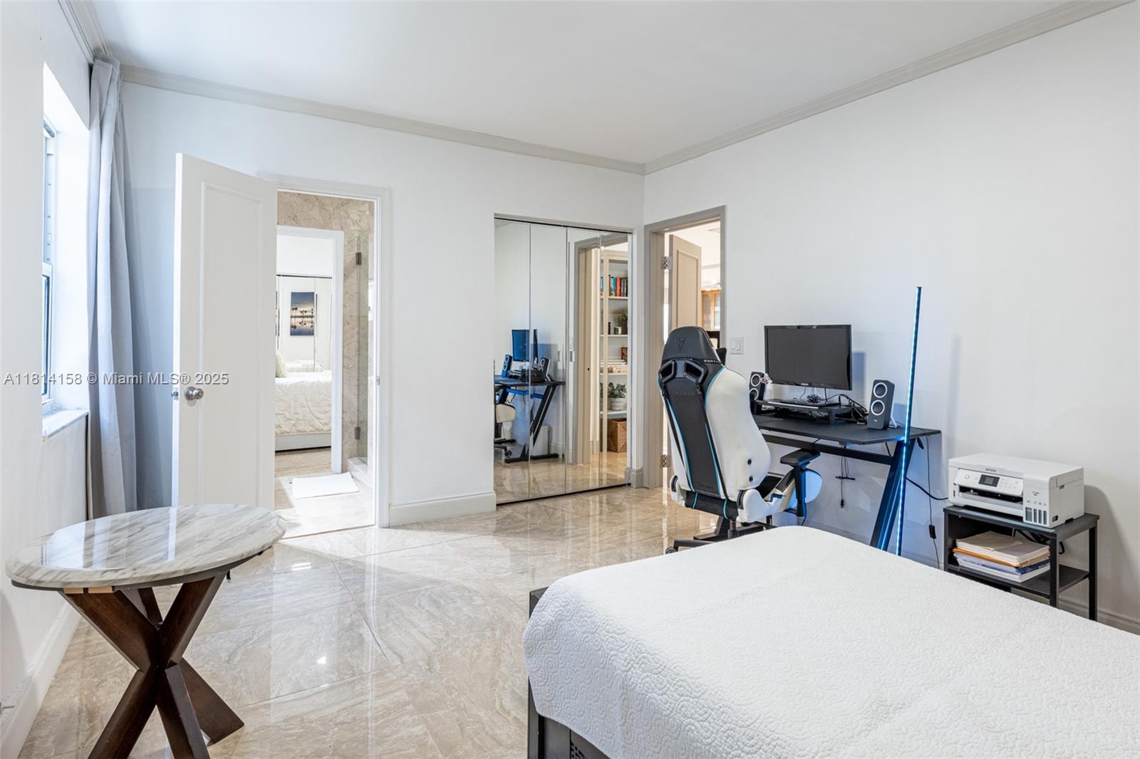 1430 Stillwater Dr #1430 Miami Beach, FL 33141