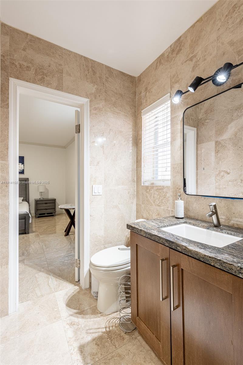 1430 Stillwater Dr #1430 Miami Beach, FL 33141