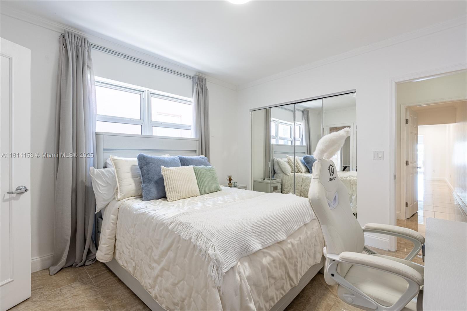 1430 Stillwater Dr #1430 Miami Beach, FL 33141