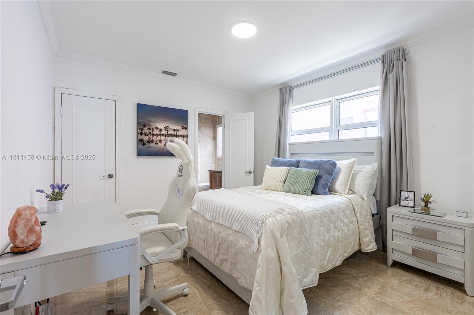 1430 Stillwater Dr #1430 Miami Beach, FL 33141