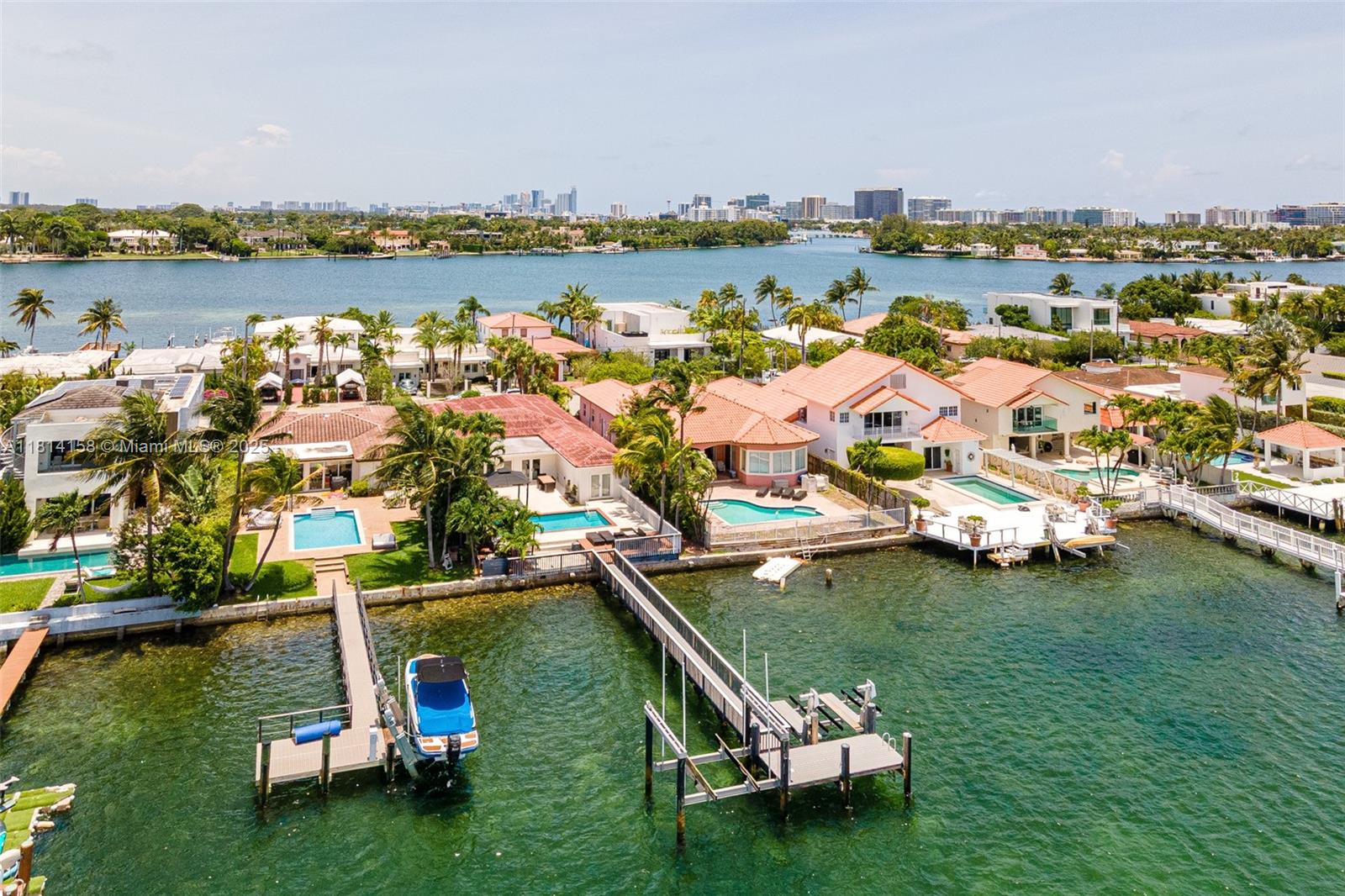 1430 Stillwater Dr #1430 Miami Beach, FL 33141