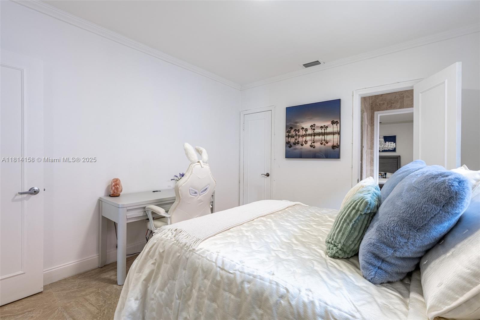 1430 Stillwater Dr #1430 Miami Beach, FL 33141