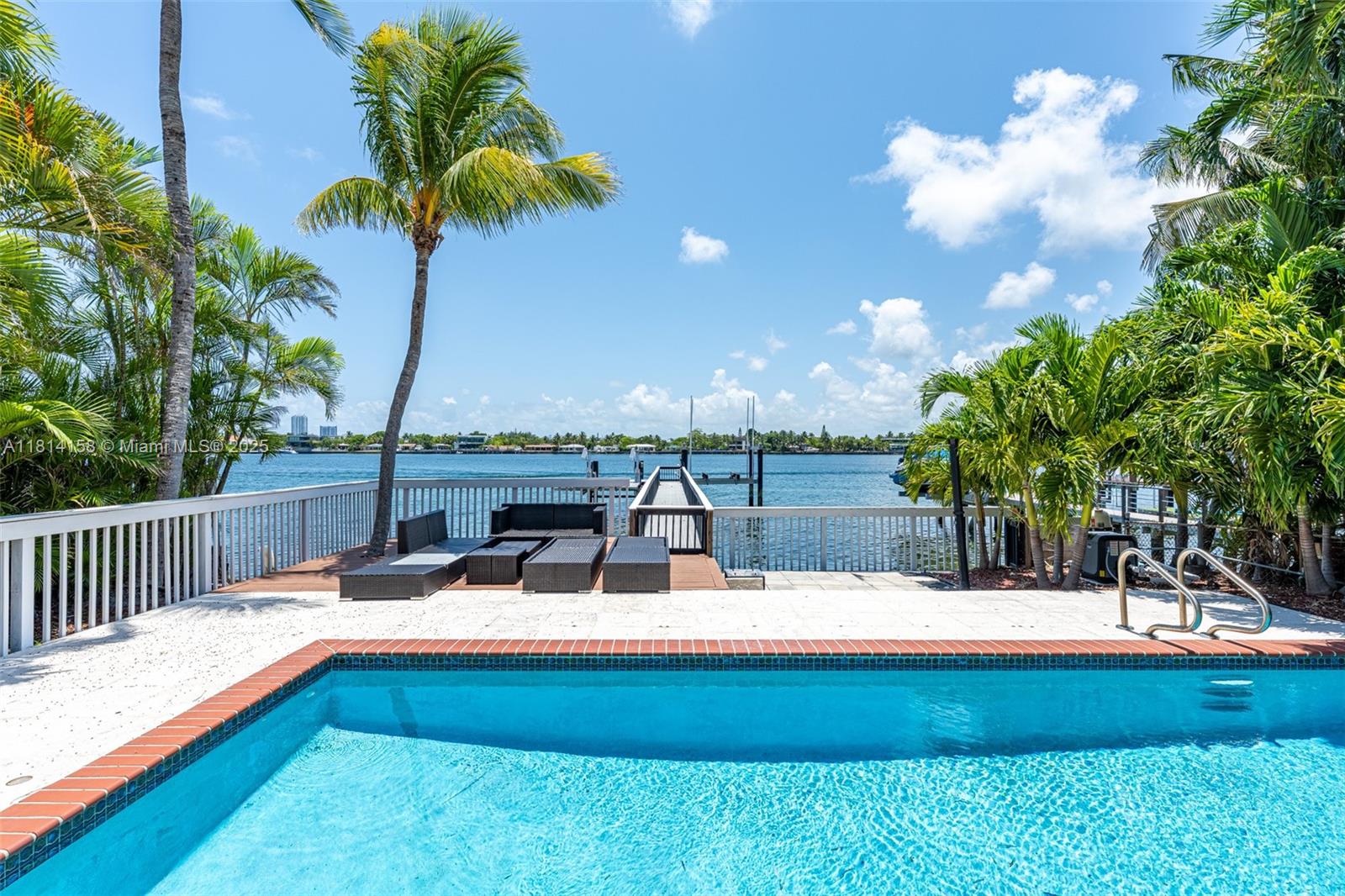 1430 Stillwater Dr #1430 Miami Beach, FL 33141