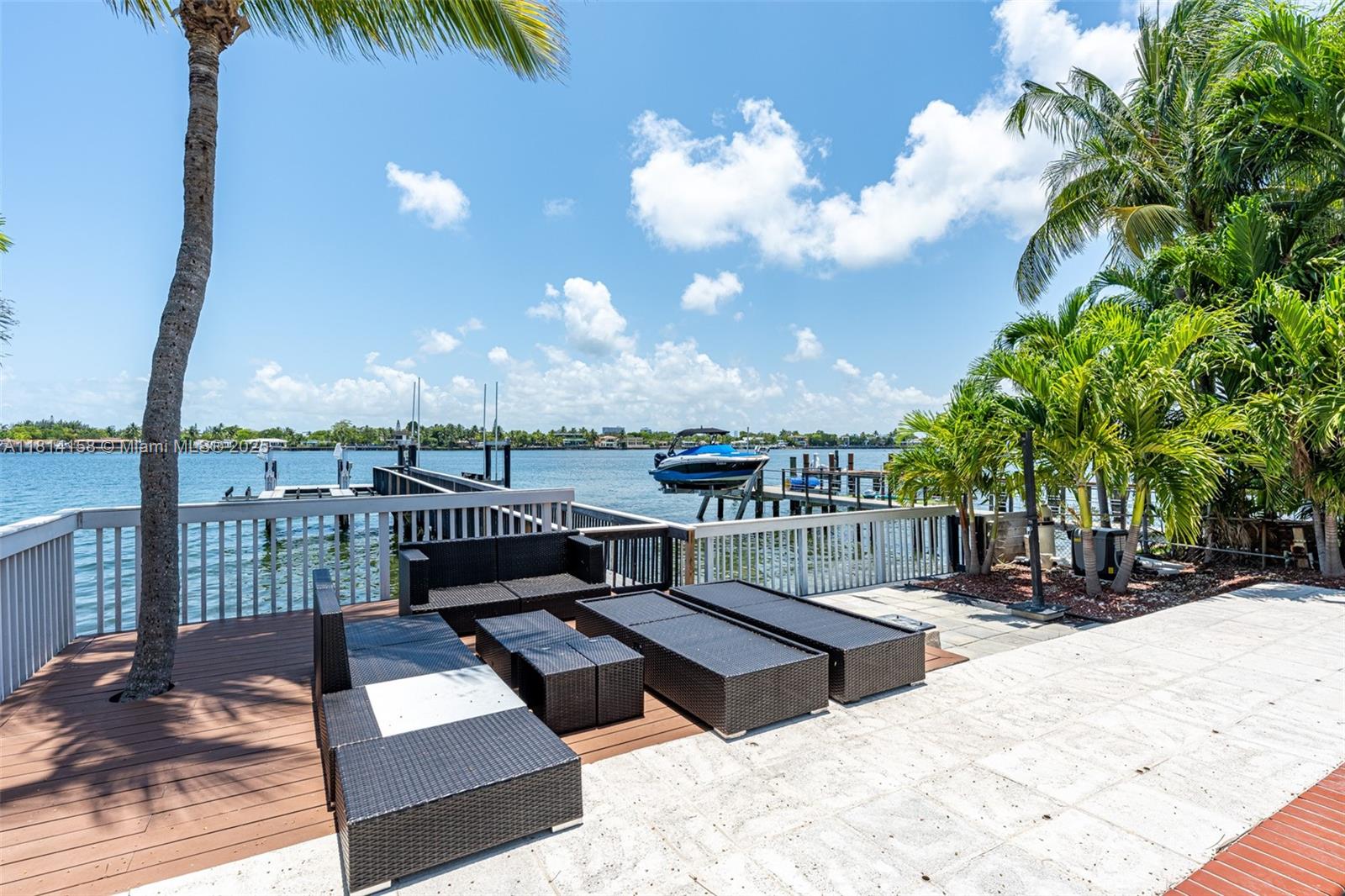 1430 Stillwater Dr #1430 Miami Beach, FL 33141