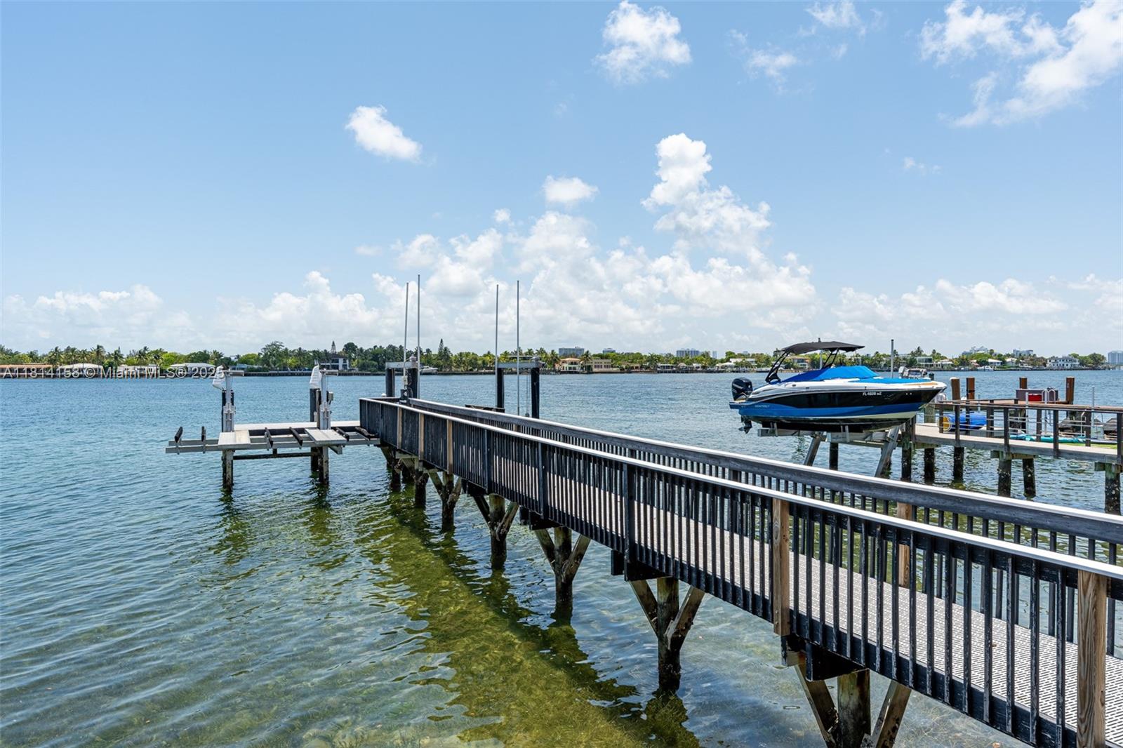 1430 Stillwater Dr #1430 Miami Beach, FL 33141