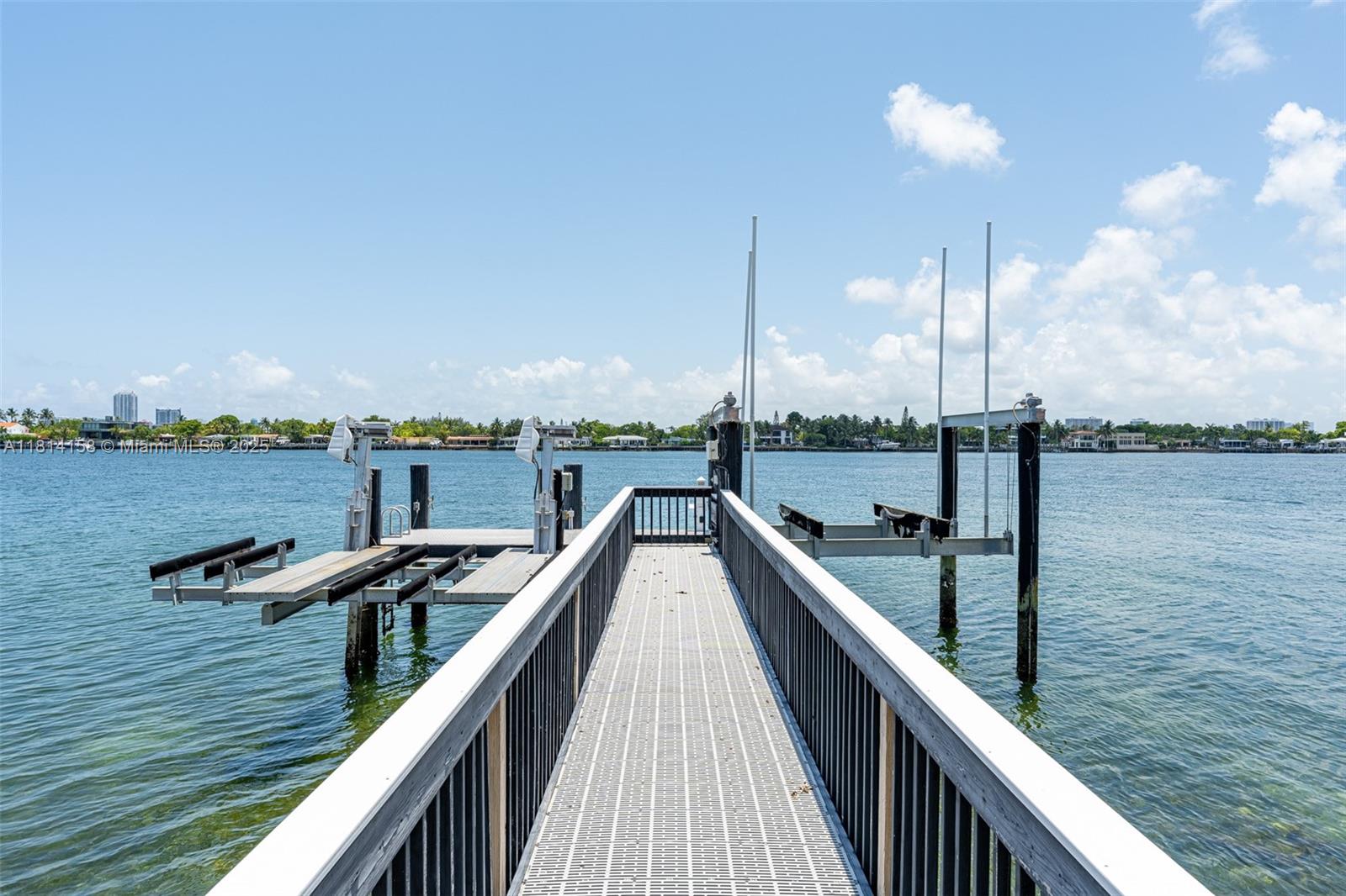 1430 Stillwater Dr #1430 Miami Beach, FL 33141