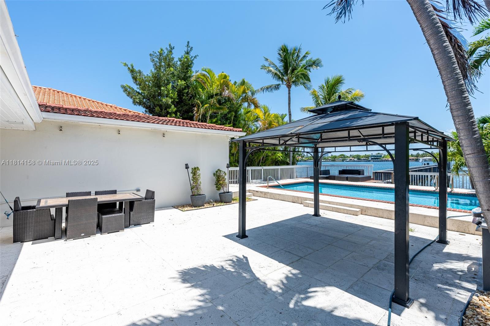 1430 Stillwater Dr #1430 Miami Beach, FL 33141