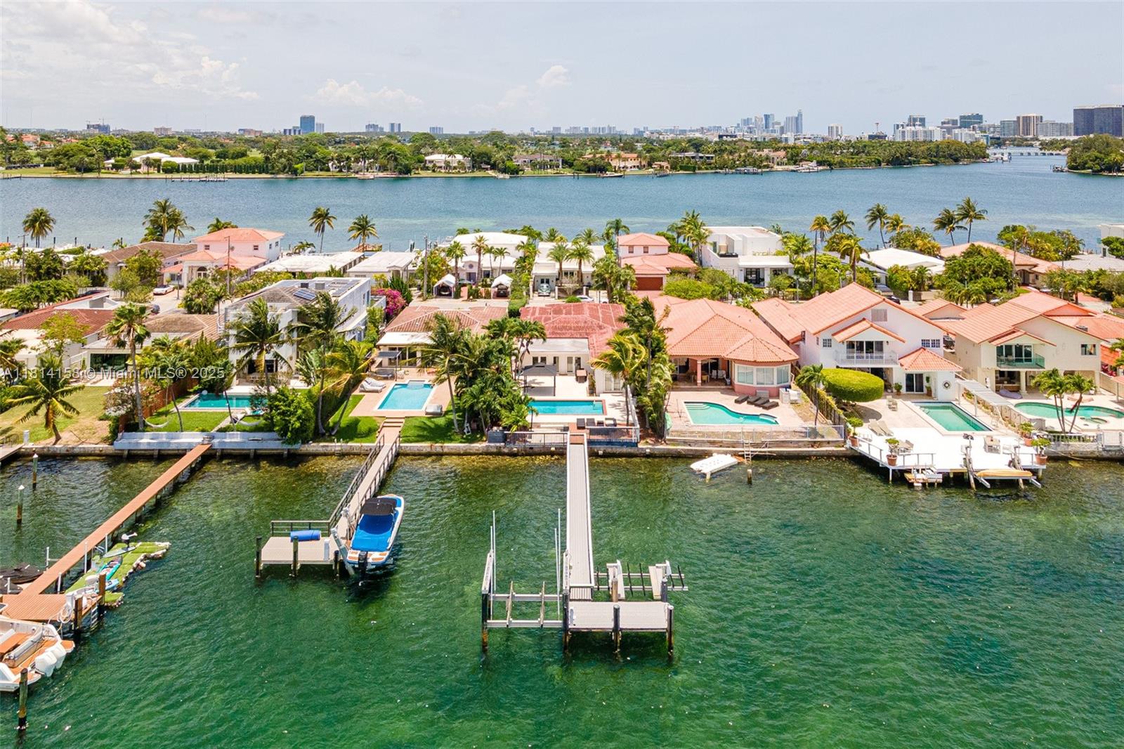 1430 Stillwater Dr #1430 Miami Beach, FL 33141