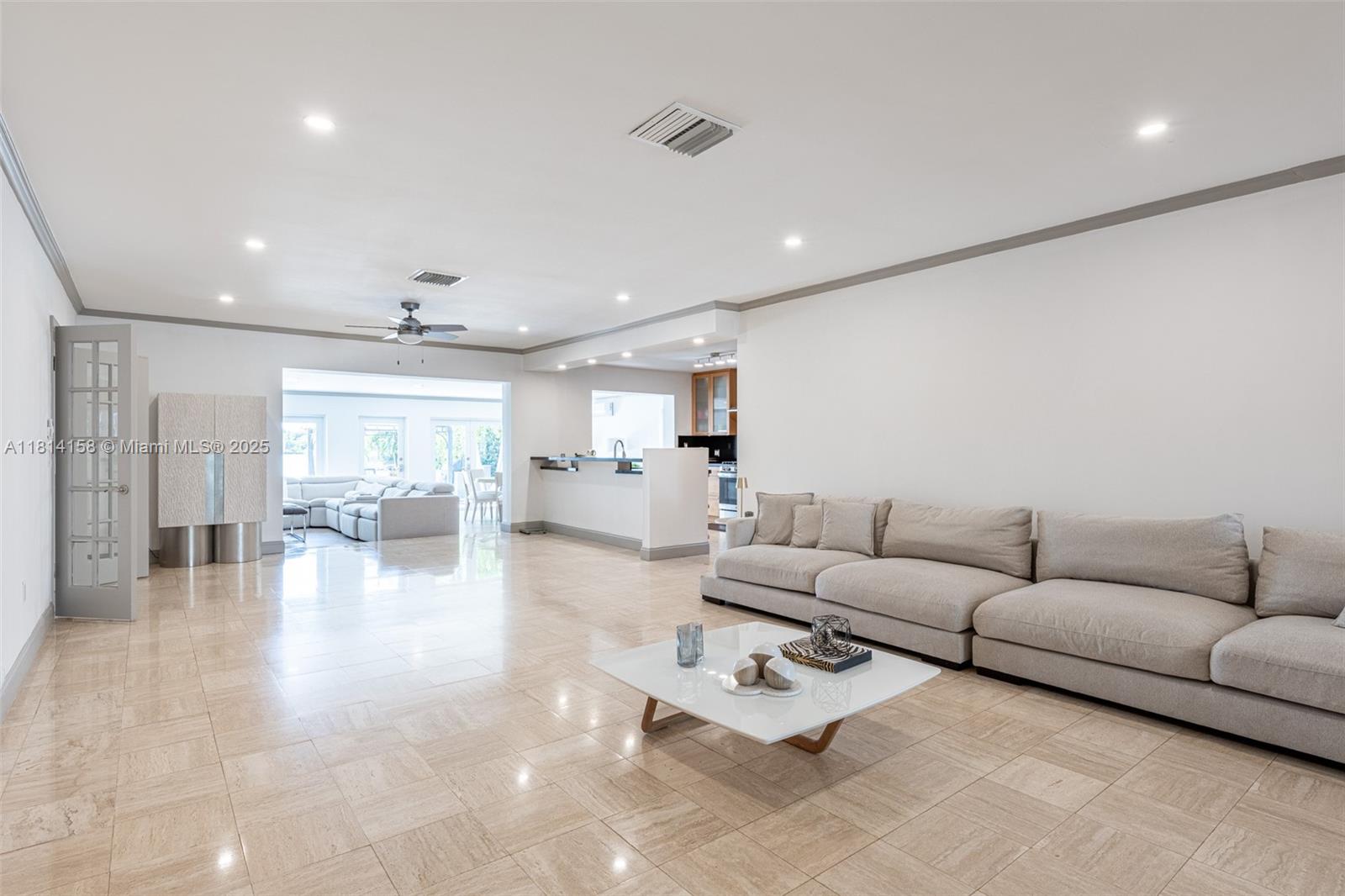 1430 Stillwater Dr #1430 Miami Beach, FL 33141