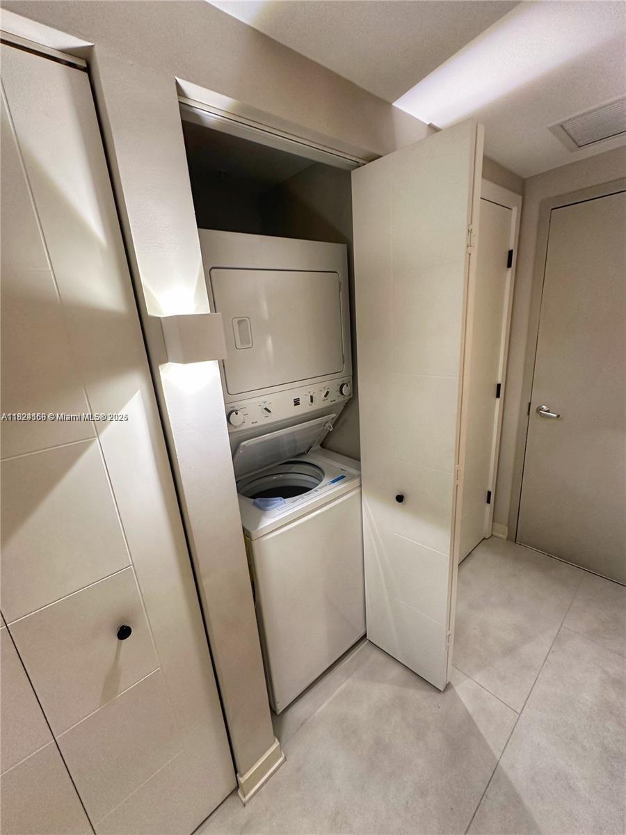 image Brickell Ten14