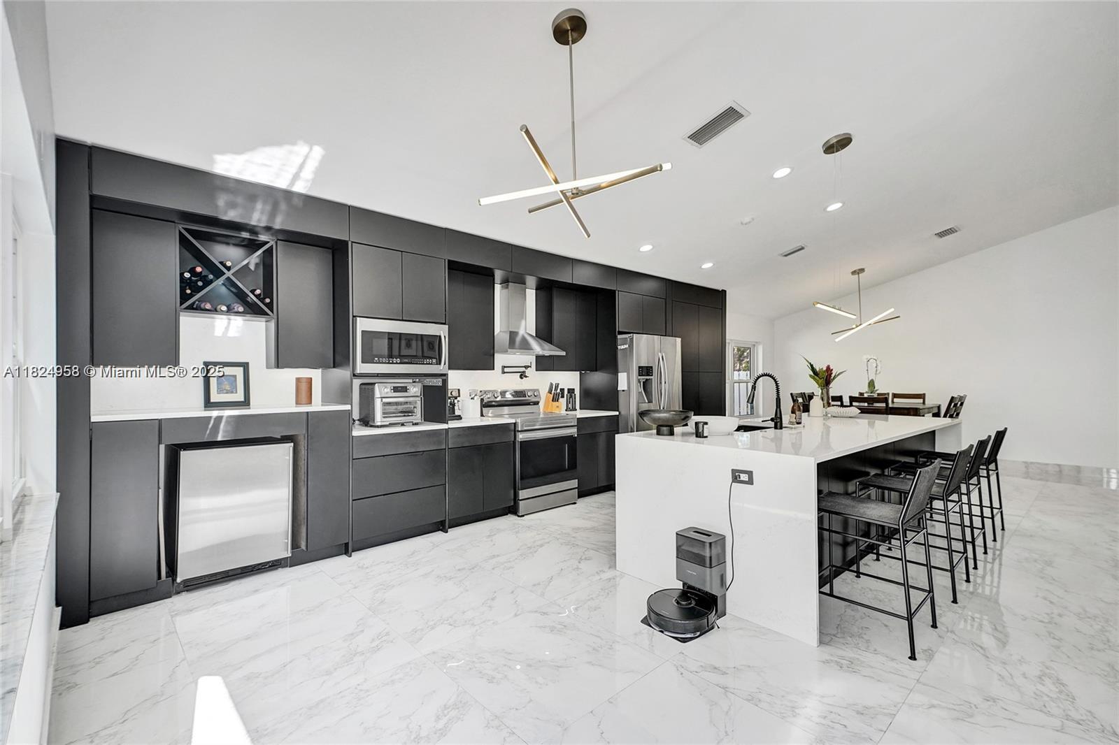 204 Cameron Weston, FL 33326