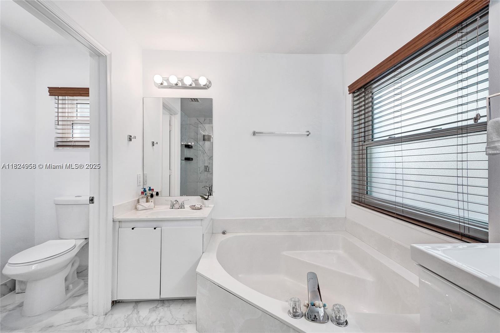 204 Cameron Weston, FL 33326