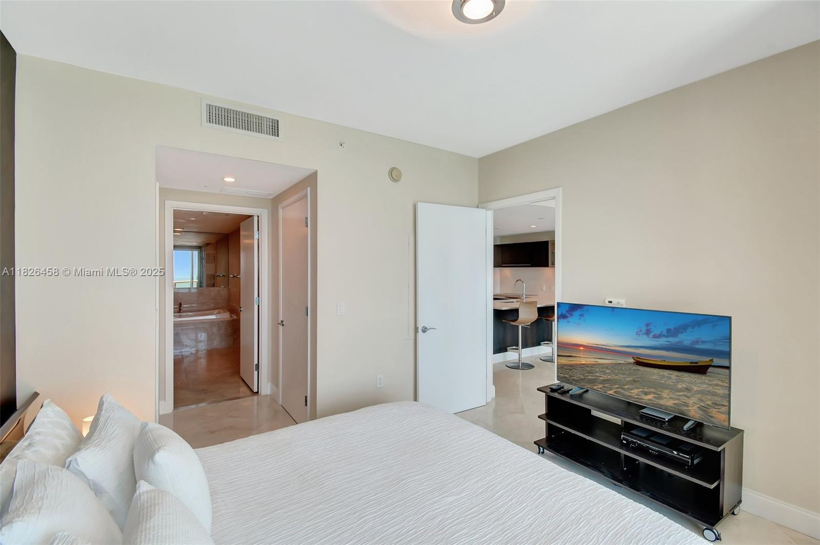 image Jade Beach12
