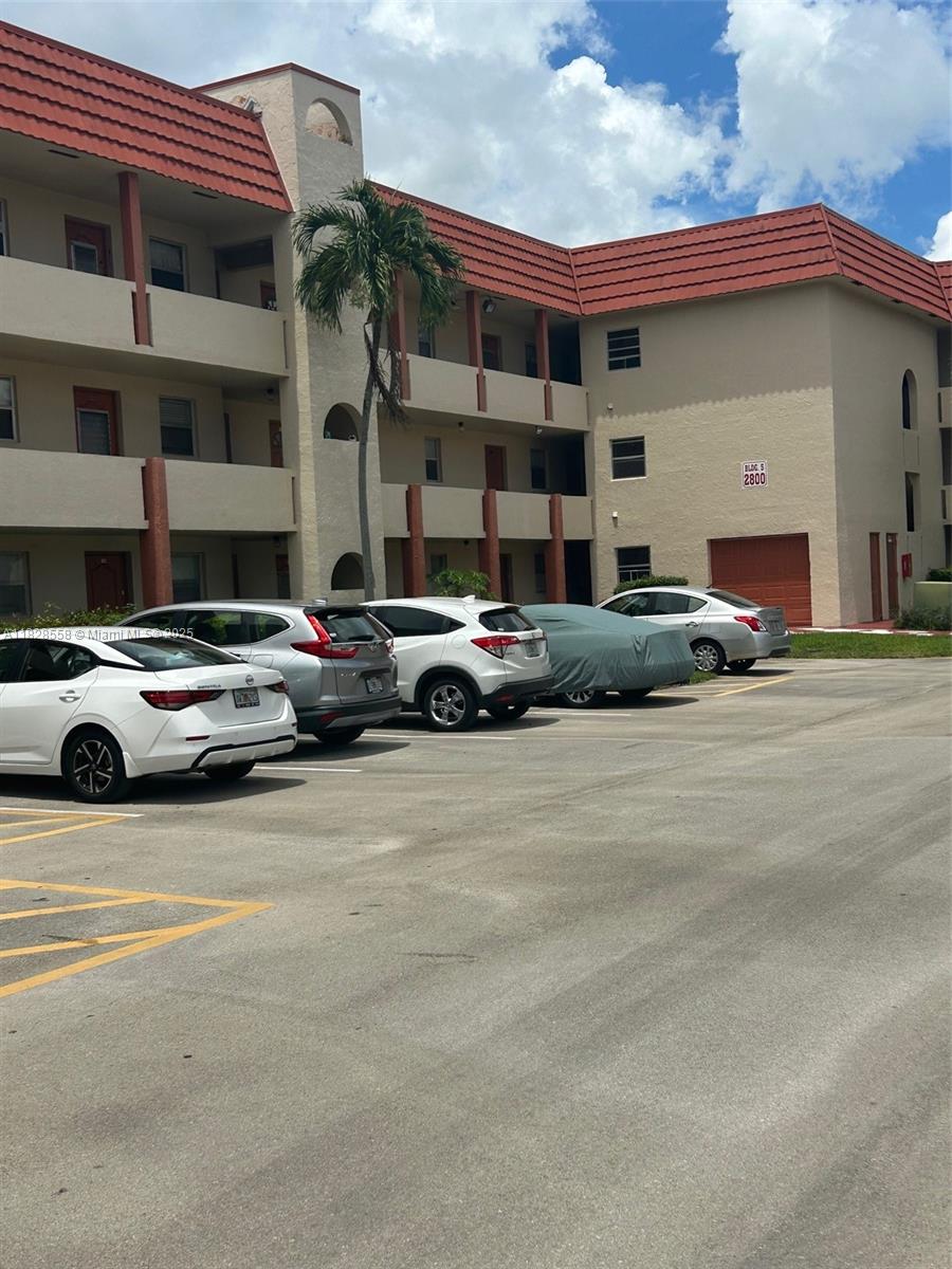 2800 W Sunrise Lks Dr #104