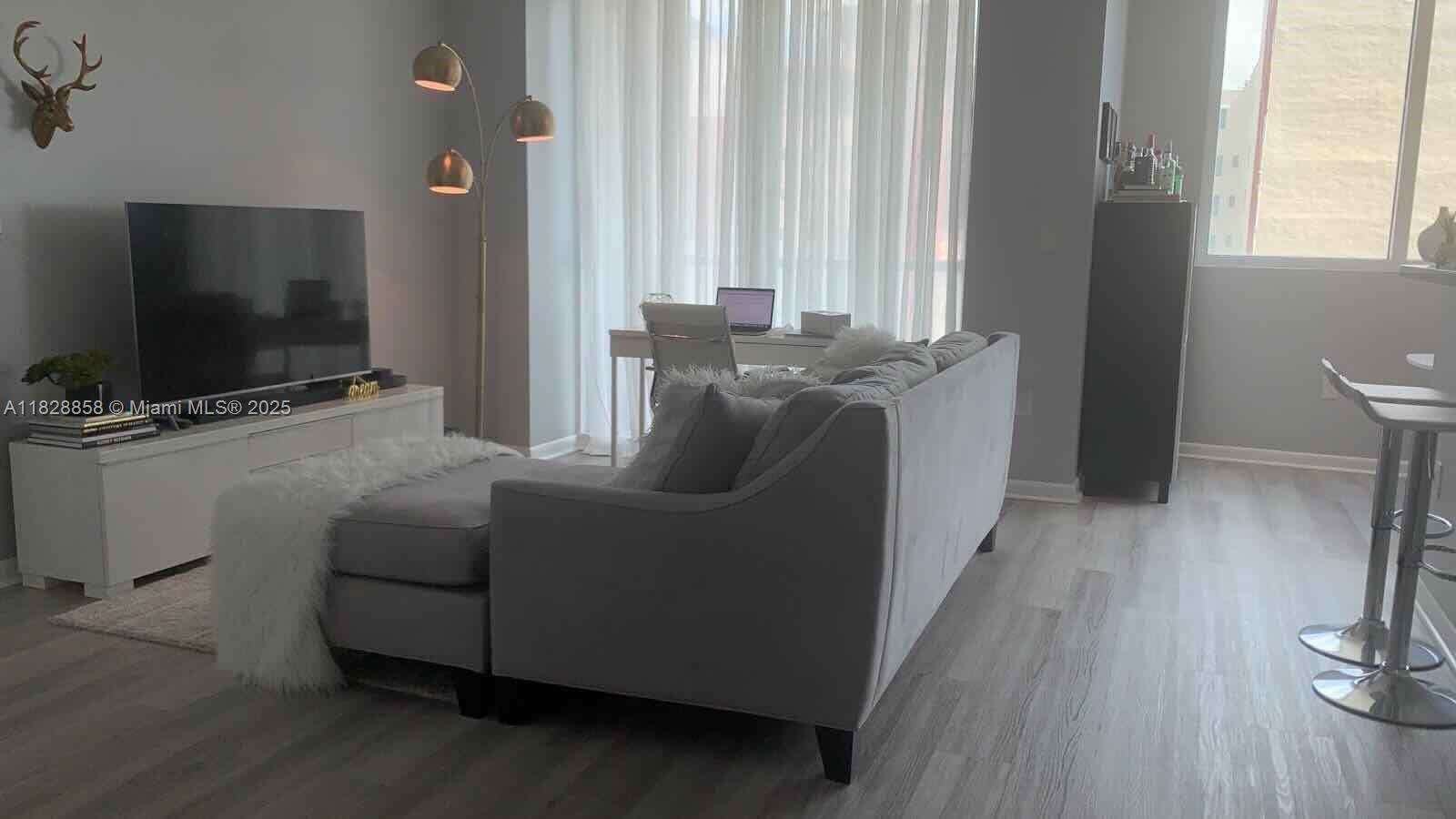 244 Biscayne Blvd #608,Miami, FL 33132