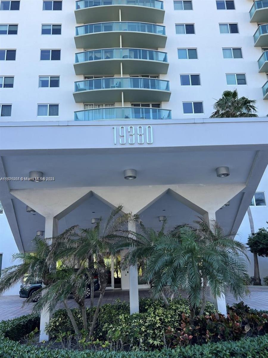 19380 Collins Ave #1402